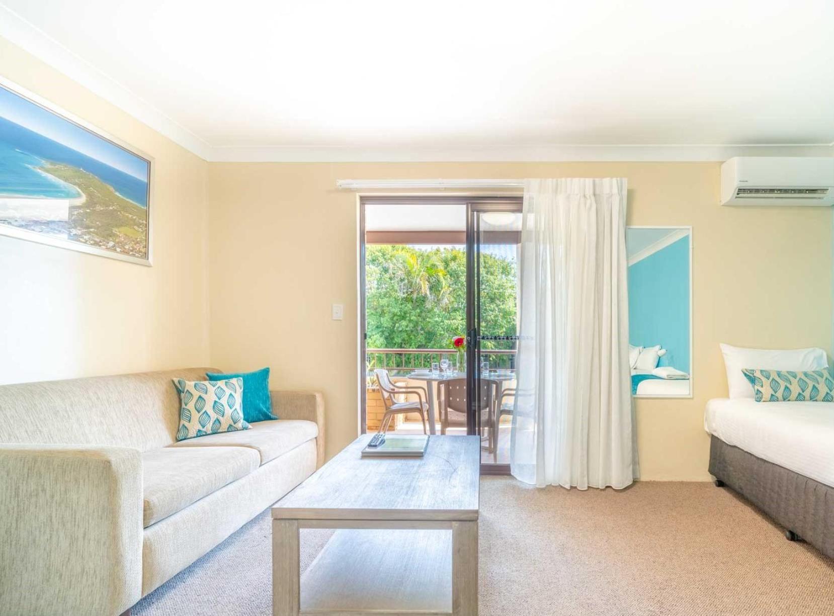 Standard Twin Room with Balcony photo 2