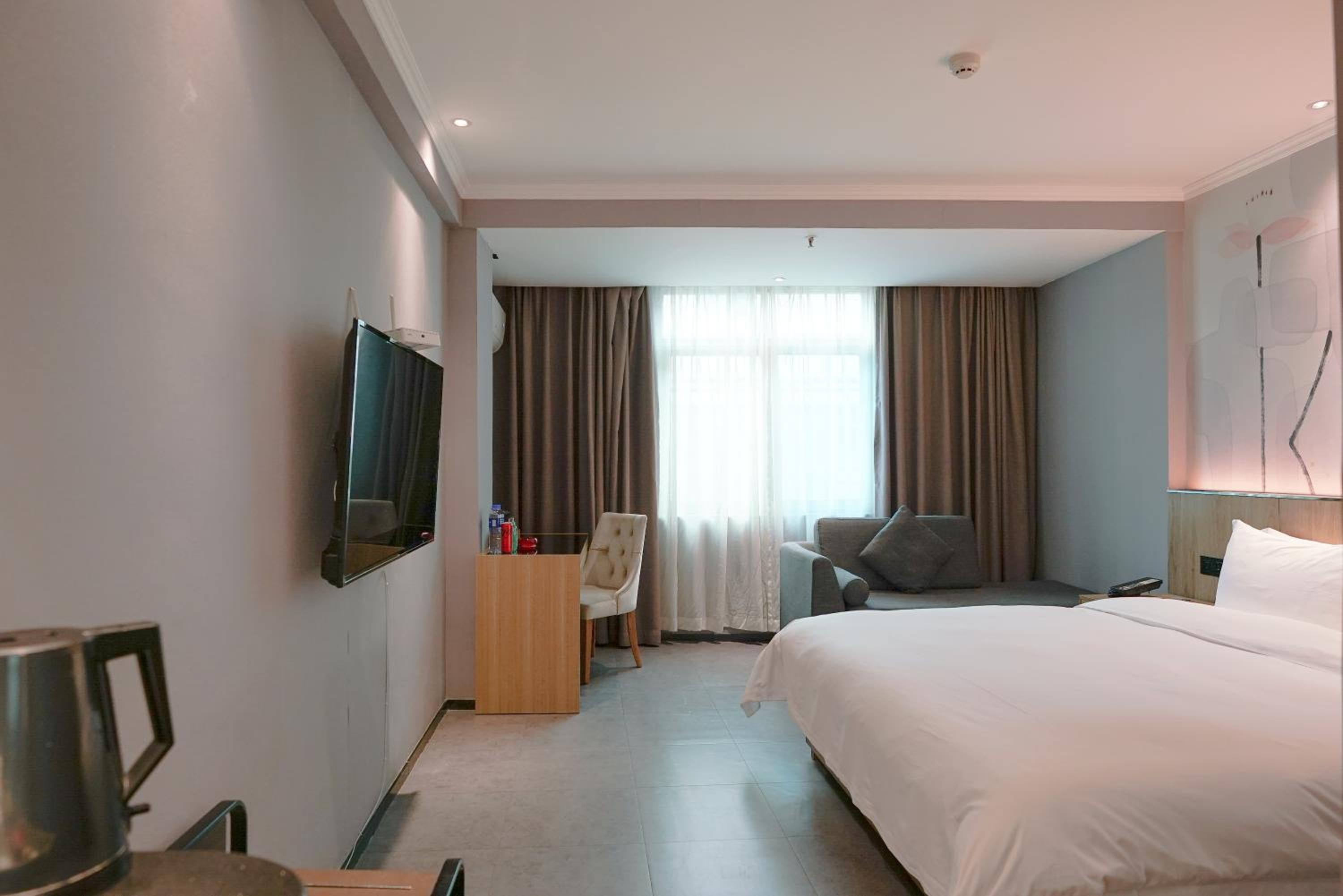 Standard Queen Room