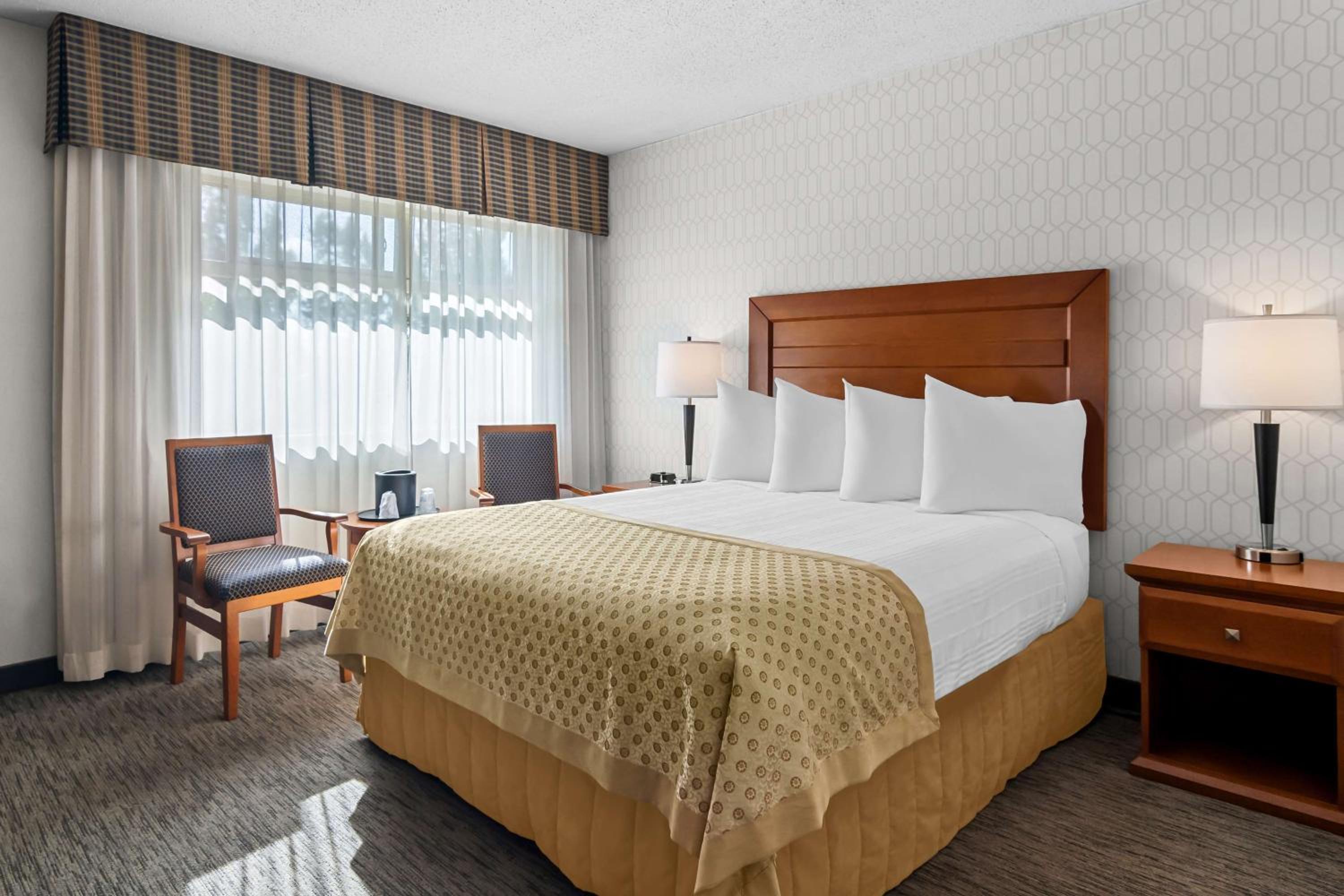 Queen Suite with Two Queen Beds photo 1