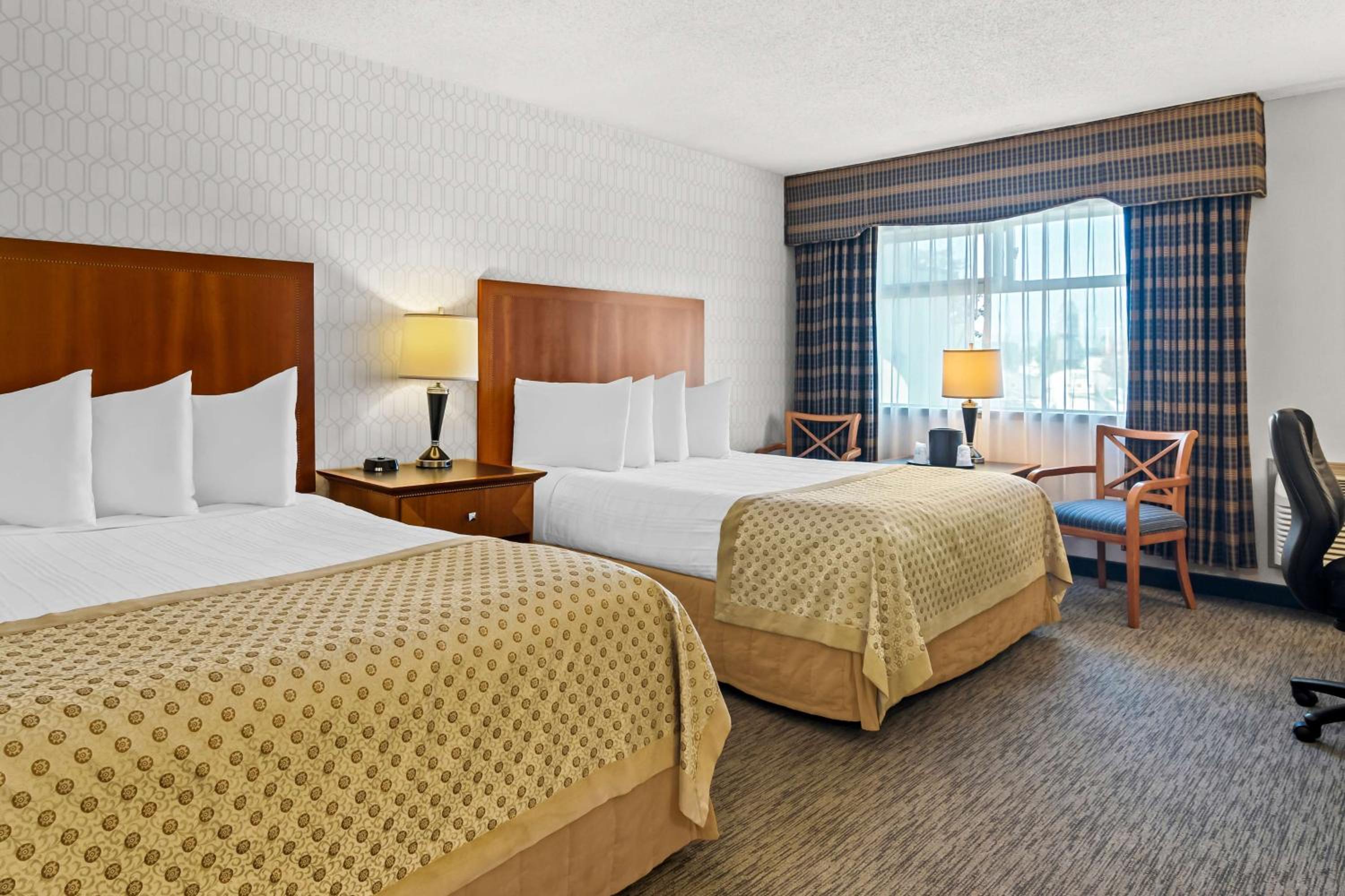 Queen Room with Two Queen Beds - Non-Smoking - Photo 1