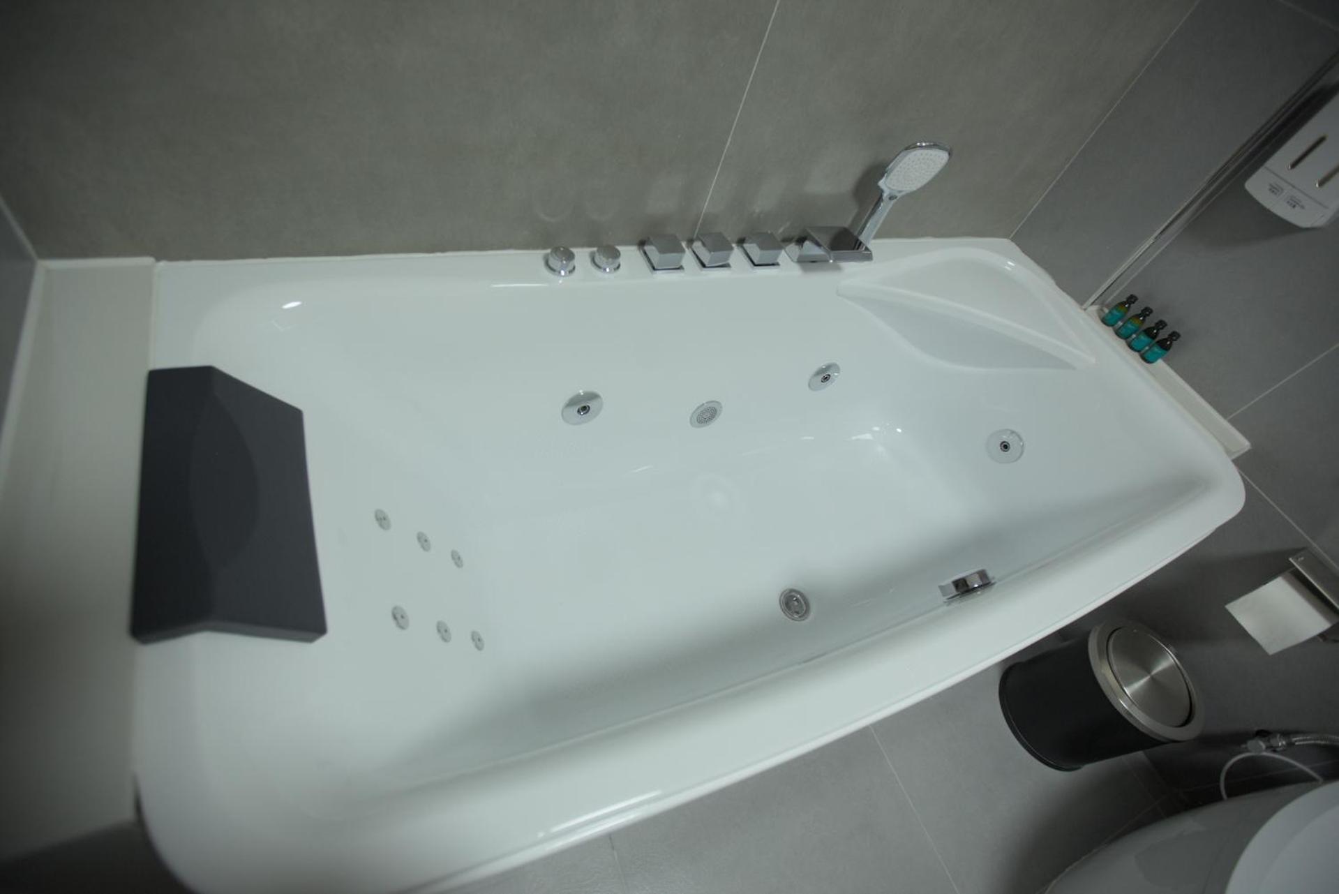 Deluxe King Room photo 2