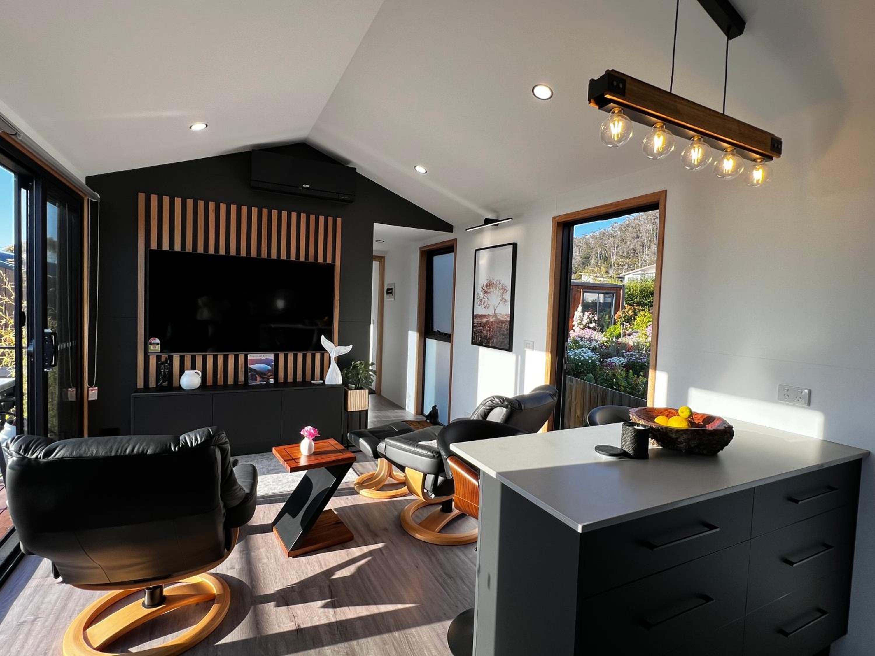 One-Bedroom House photo 1