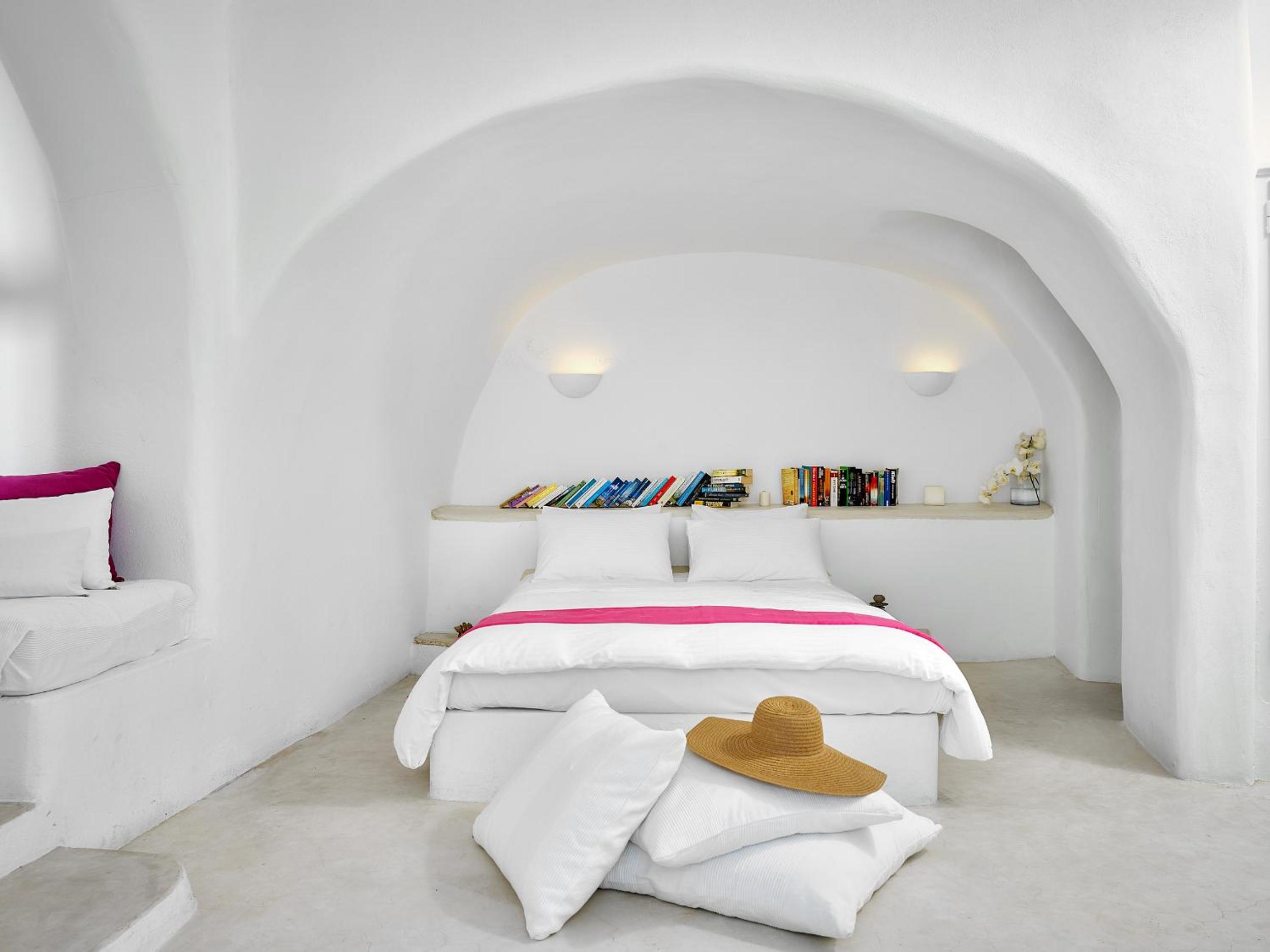 King Room with Pool View - Photo 9