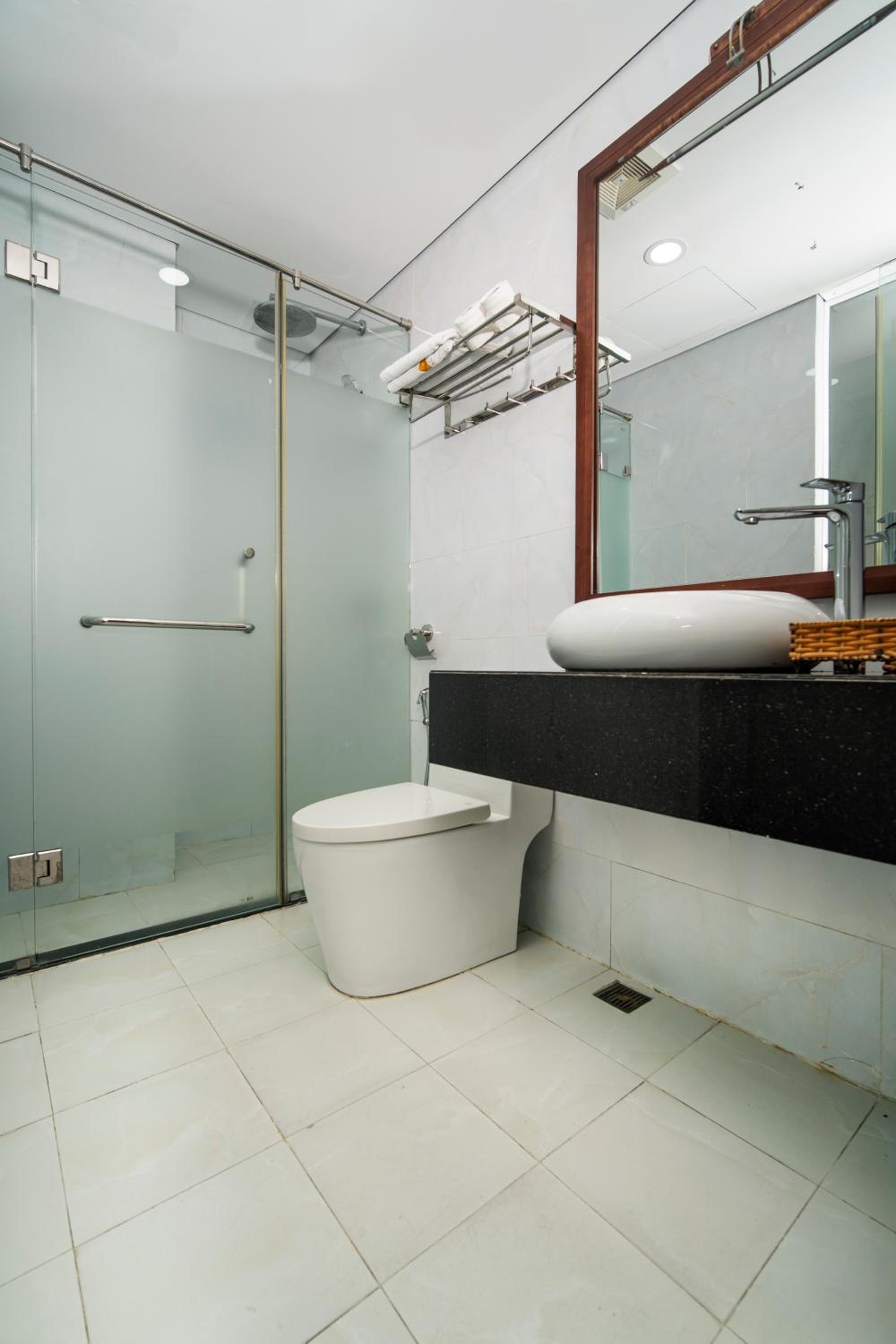 Twin Room With City View - Photo 9