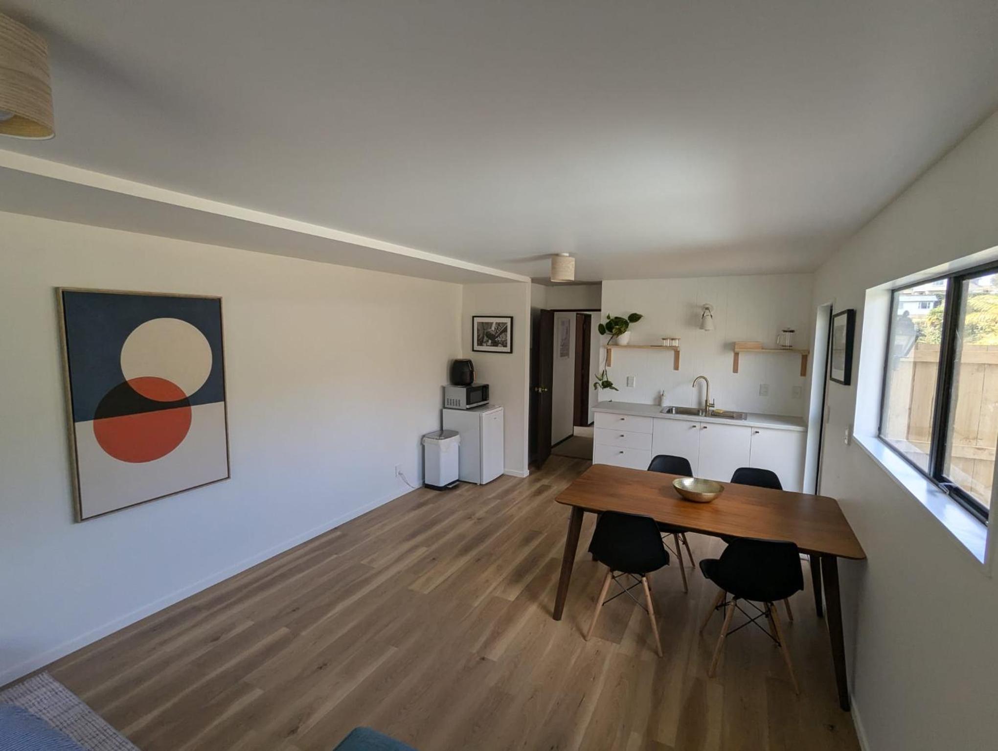One-Bedroom Apartment photo 2