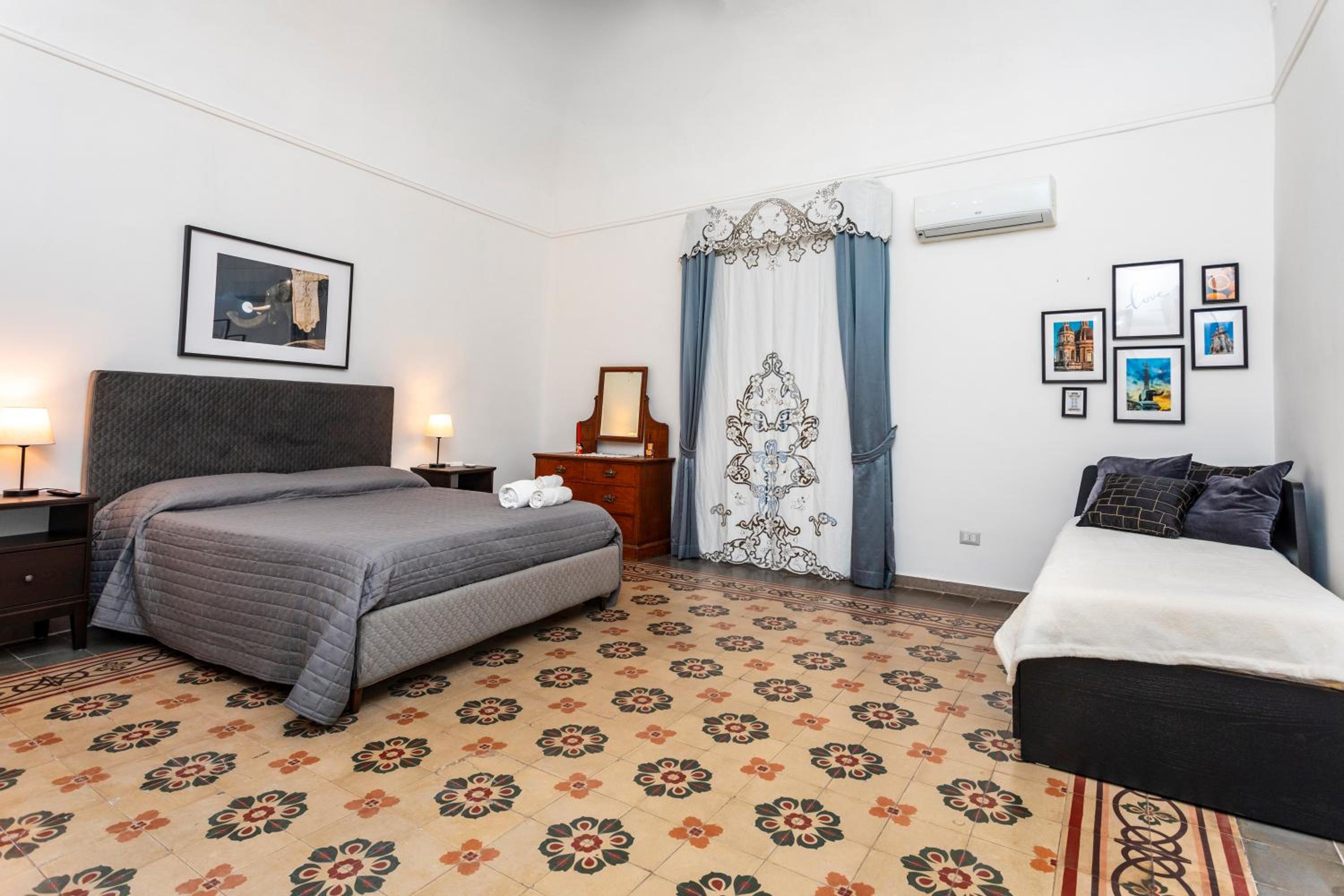 Two-Bedroom Deluxe Apartment with Balcony