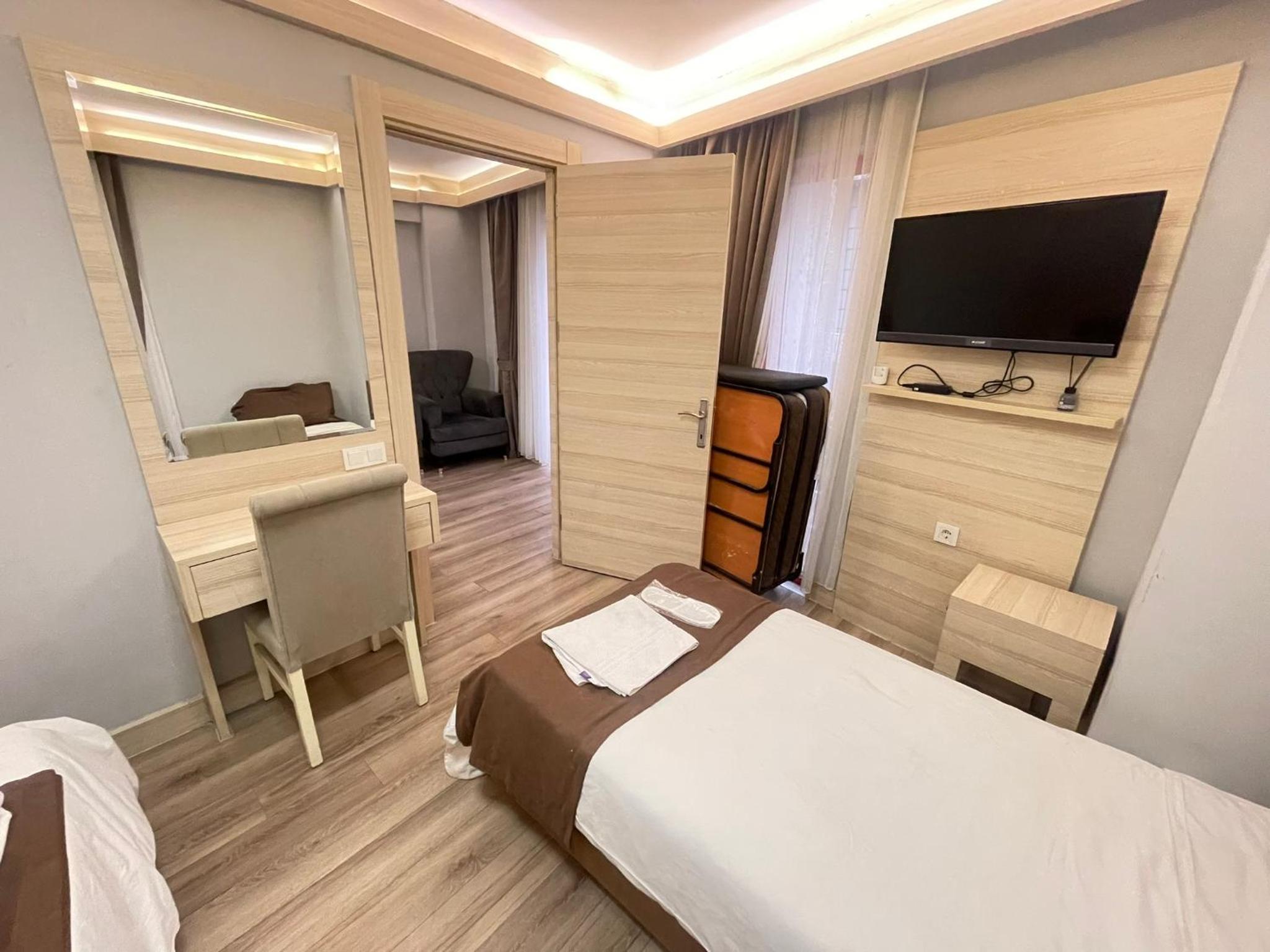 Deluxe Triple Room photo 3