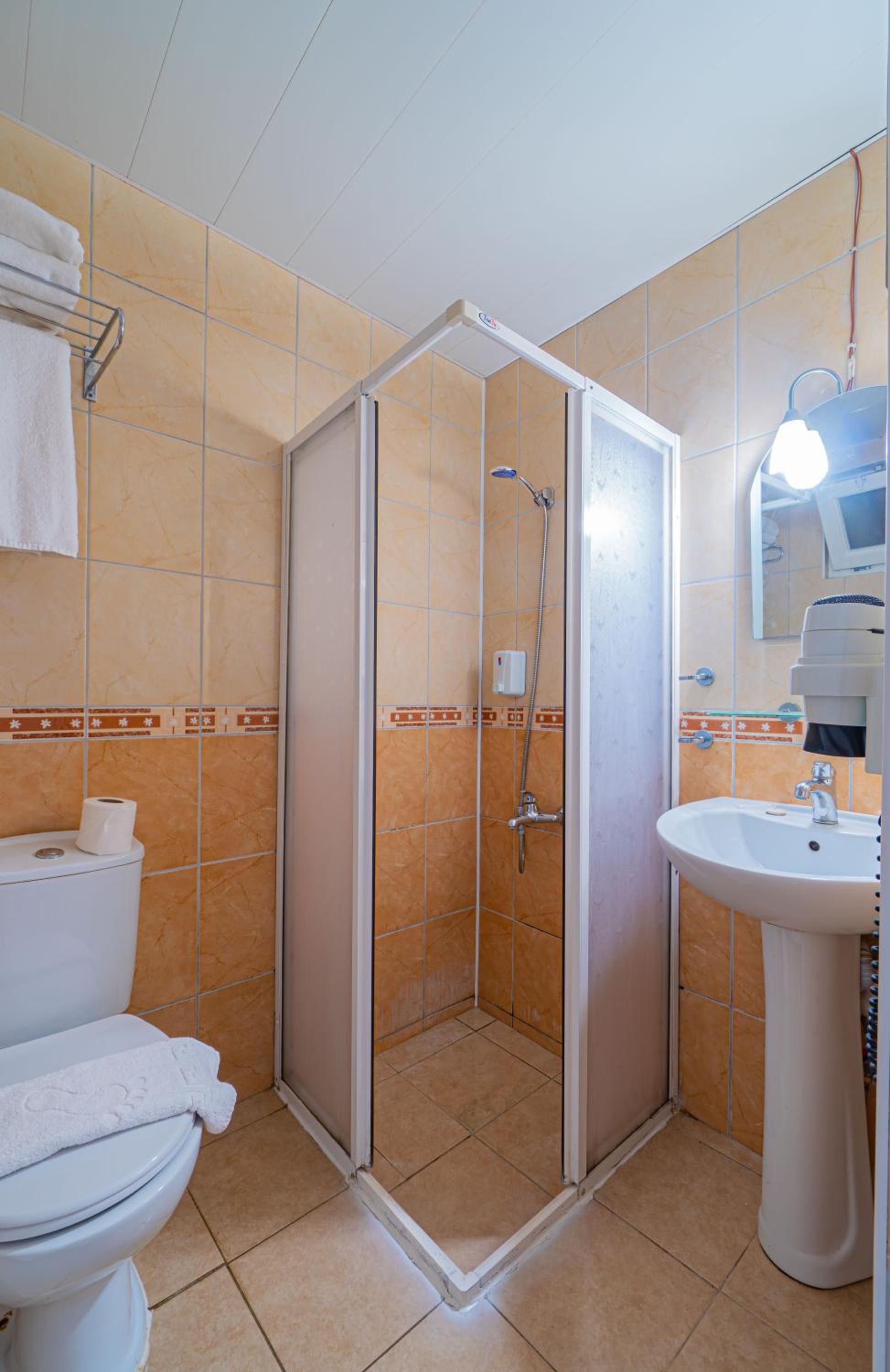 Economy Double or Twin Room photo 2