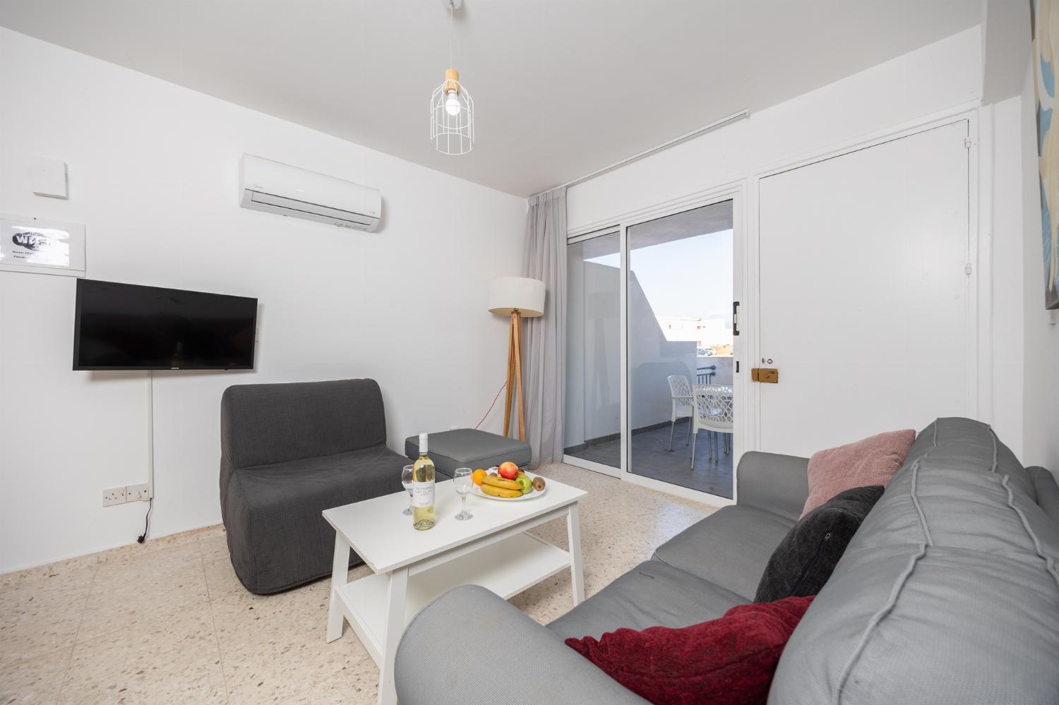 One-Bedroom Apartment photo 1