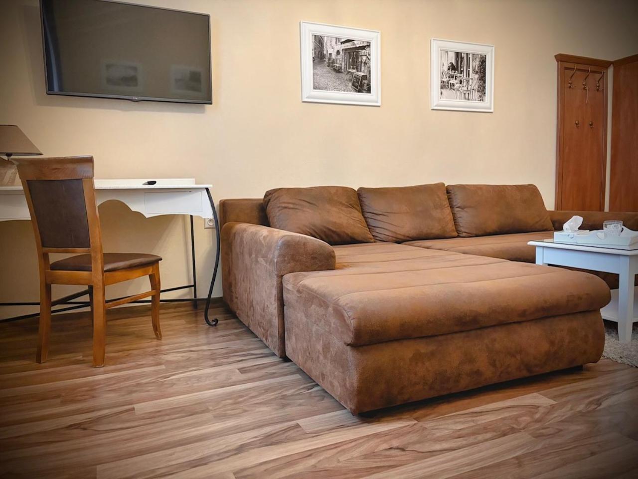 Standard Double Room - Photo 15
