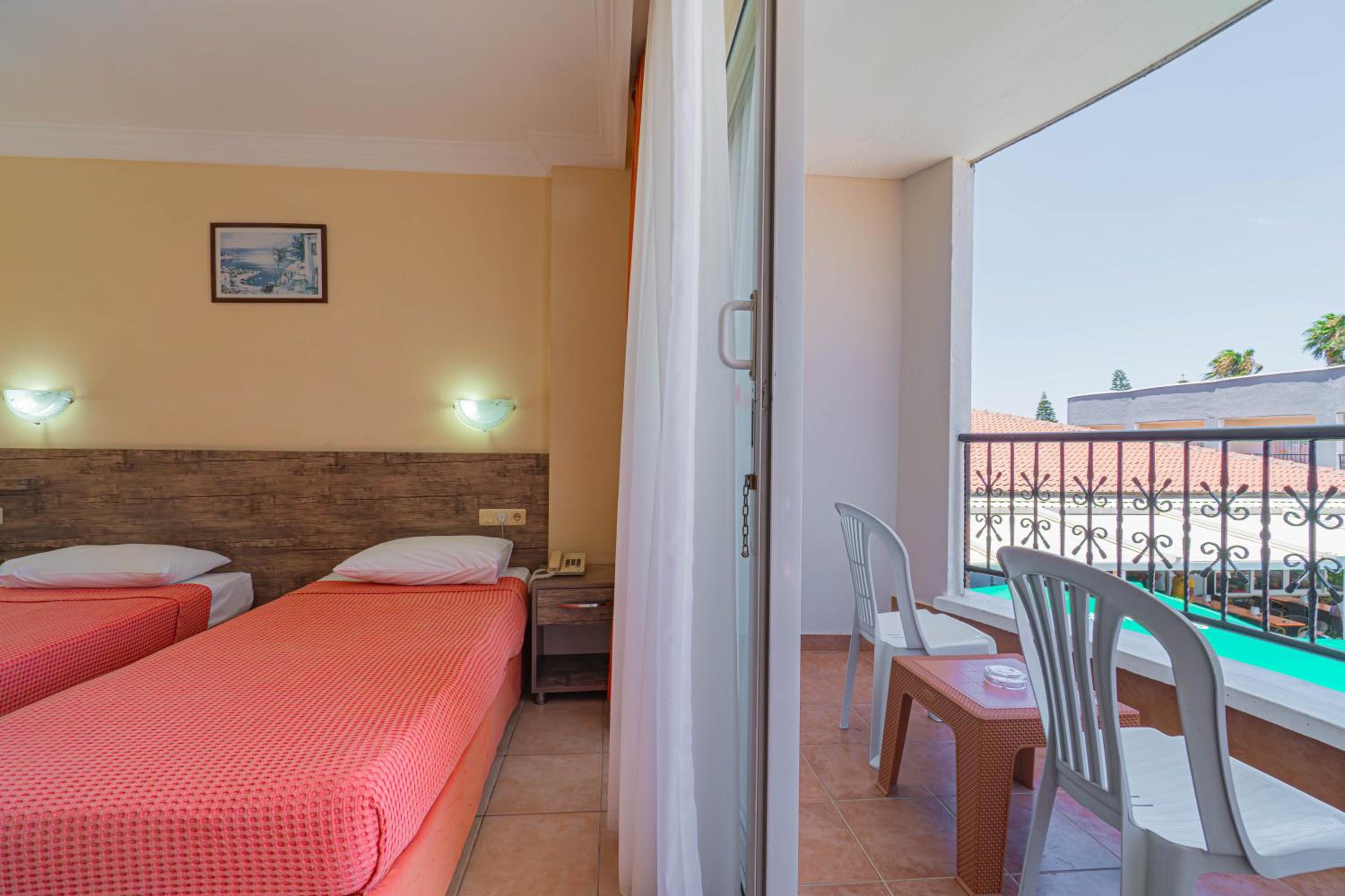 Standard Double or Twin Room photo 2