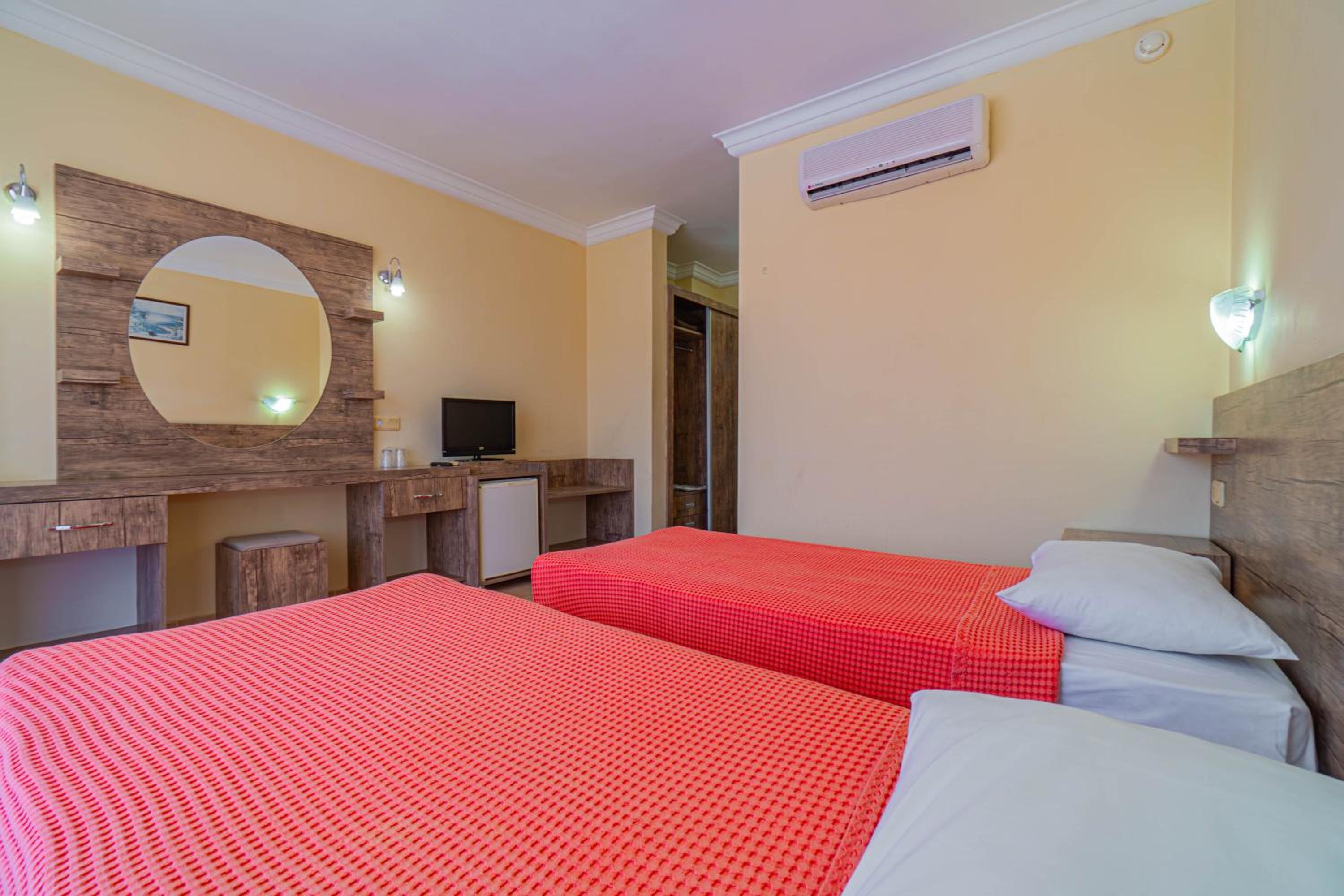 Standard Double or Twin Room photo 1
