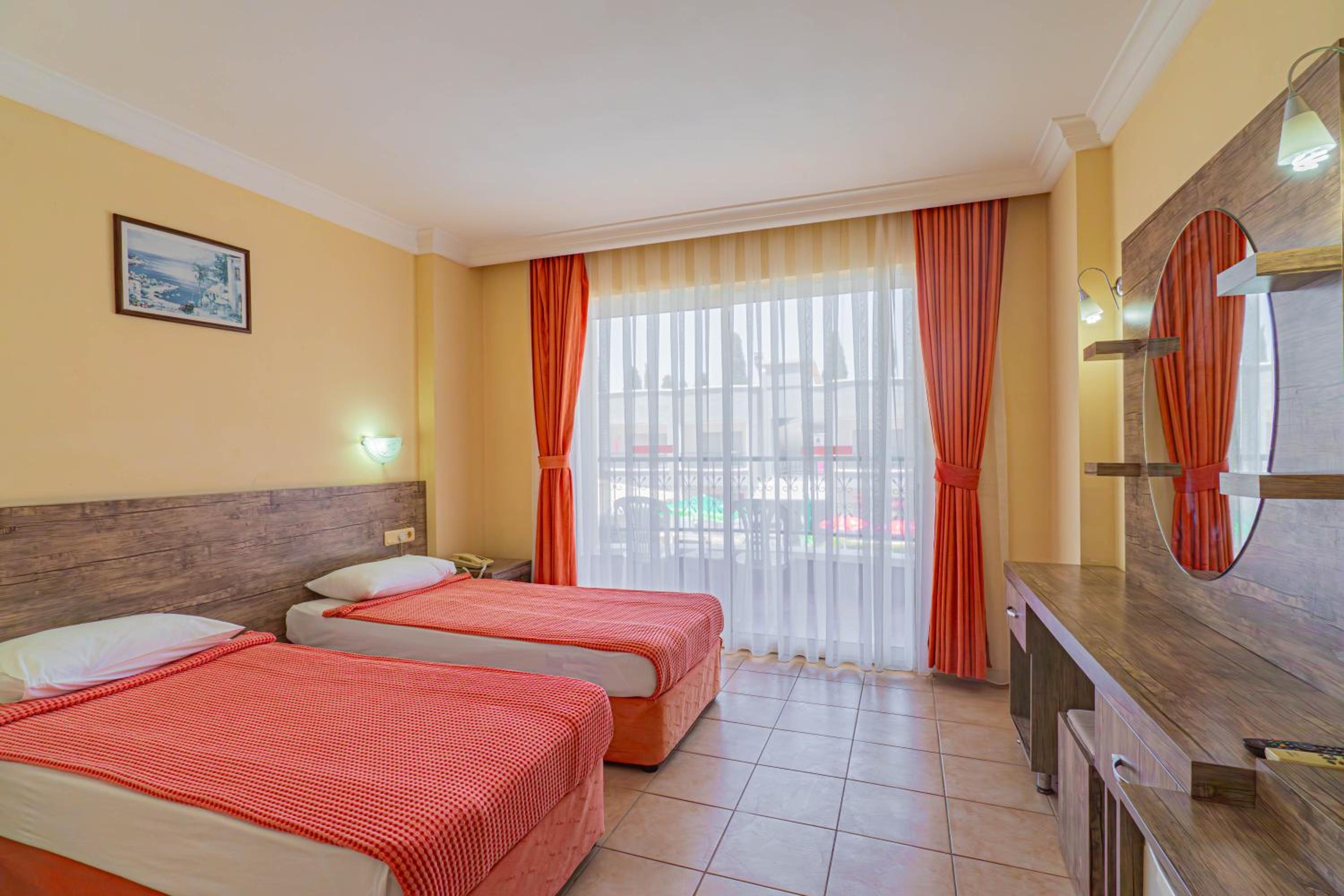 Standard Double or Twin Room photo 3