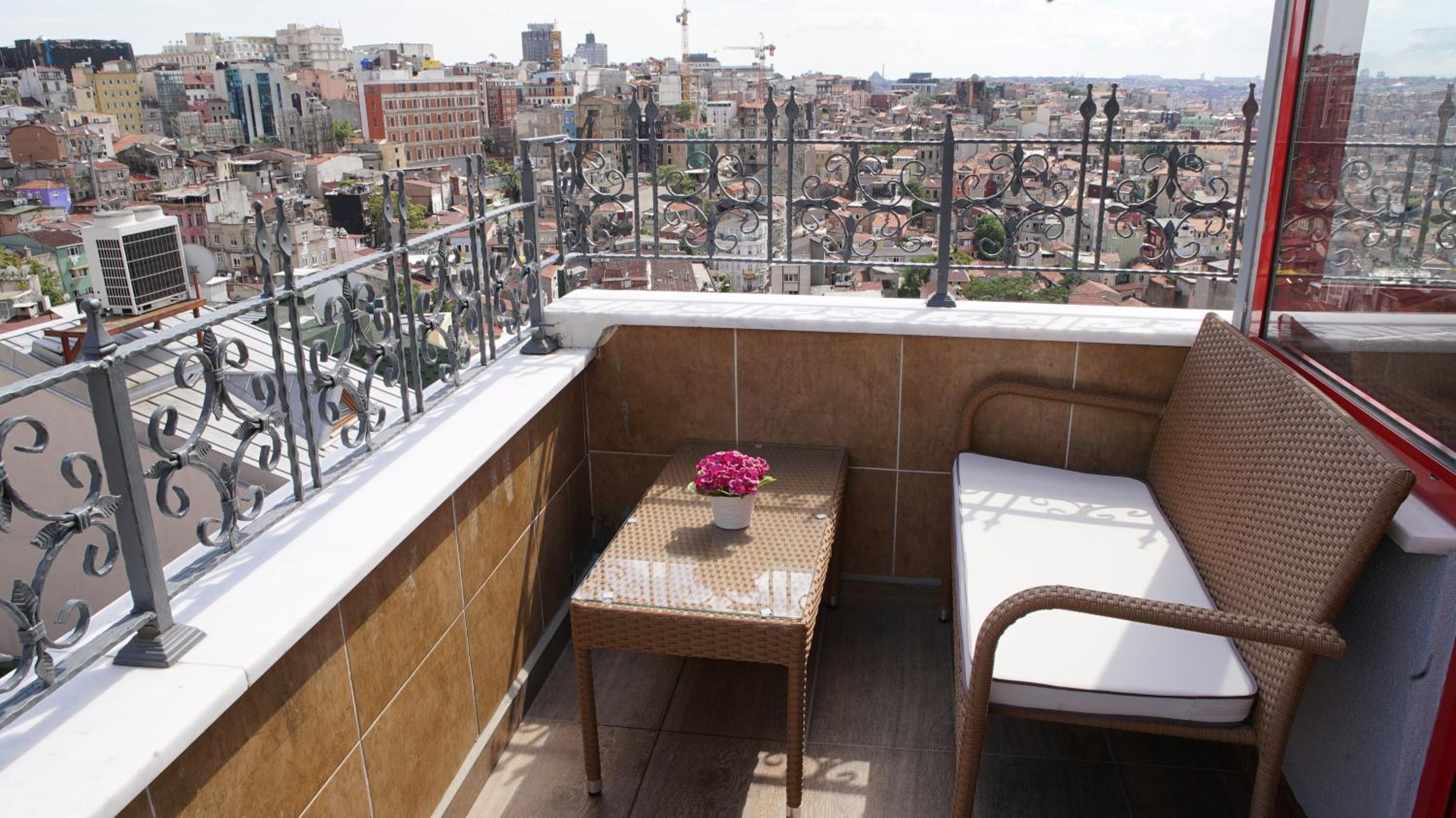 Deluxe Double Room With Balcony photo 2