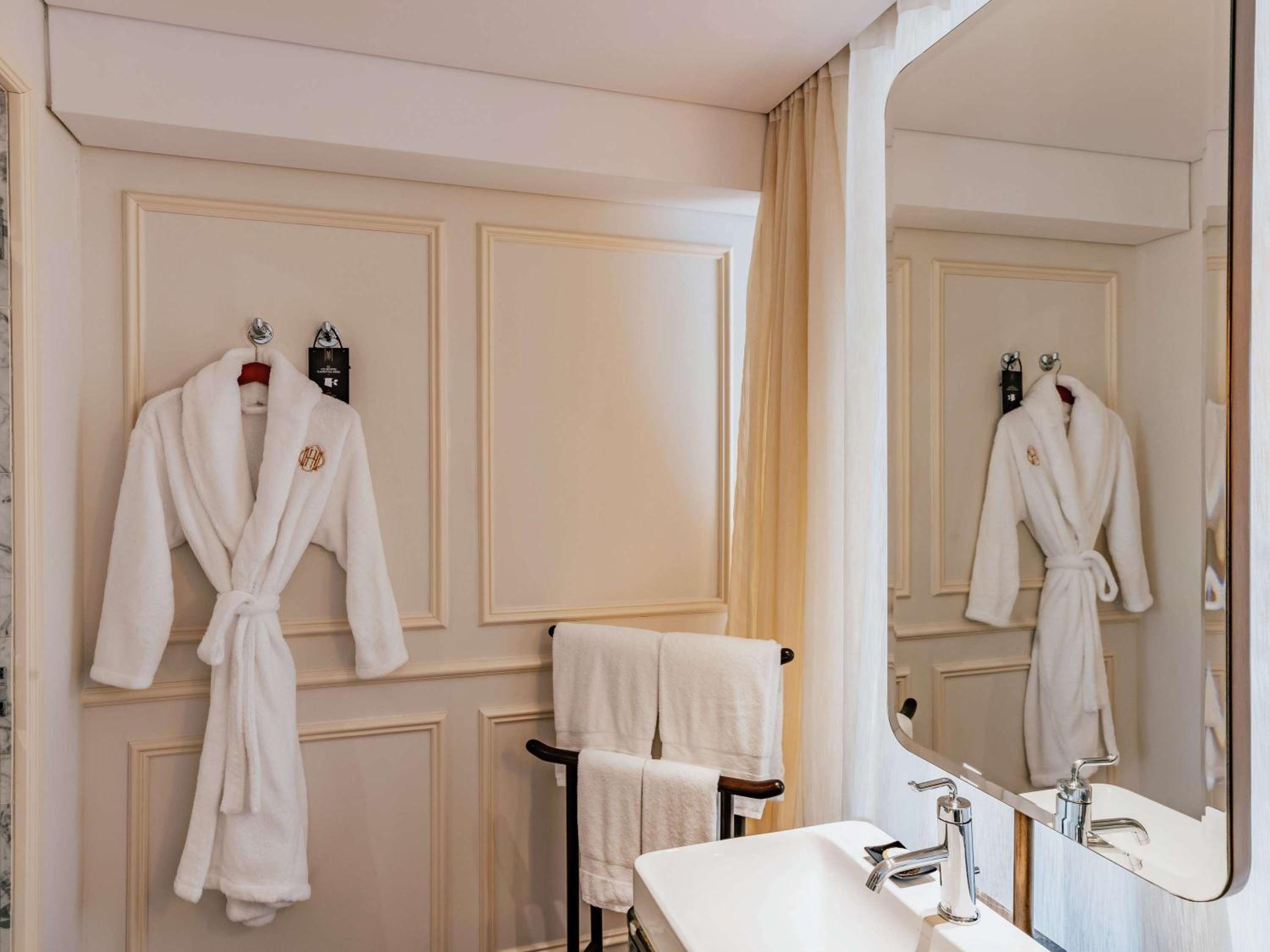 Deluxe Room, 2 Single Size Beds, City View photo 3