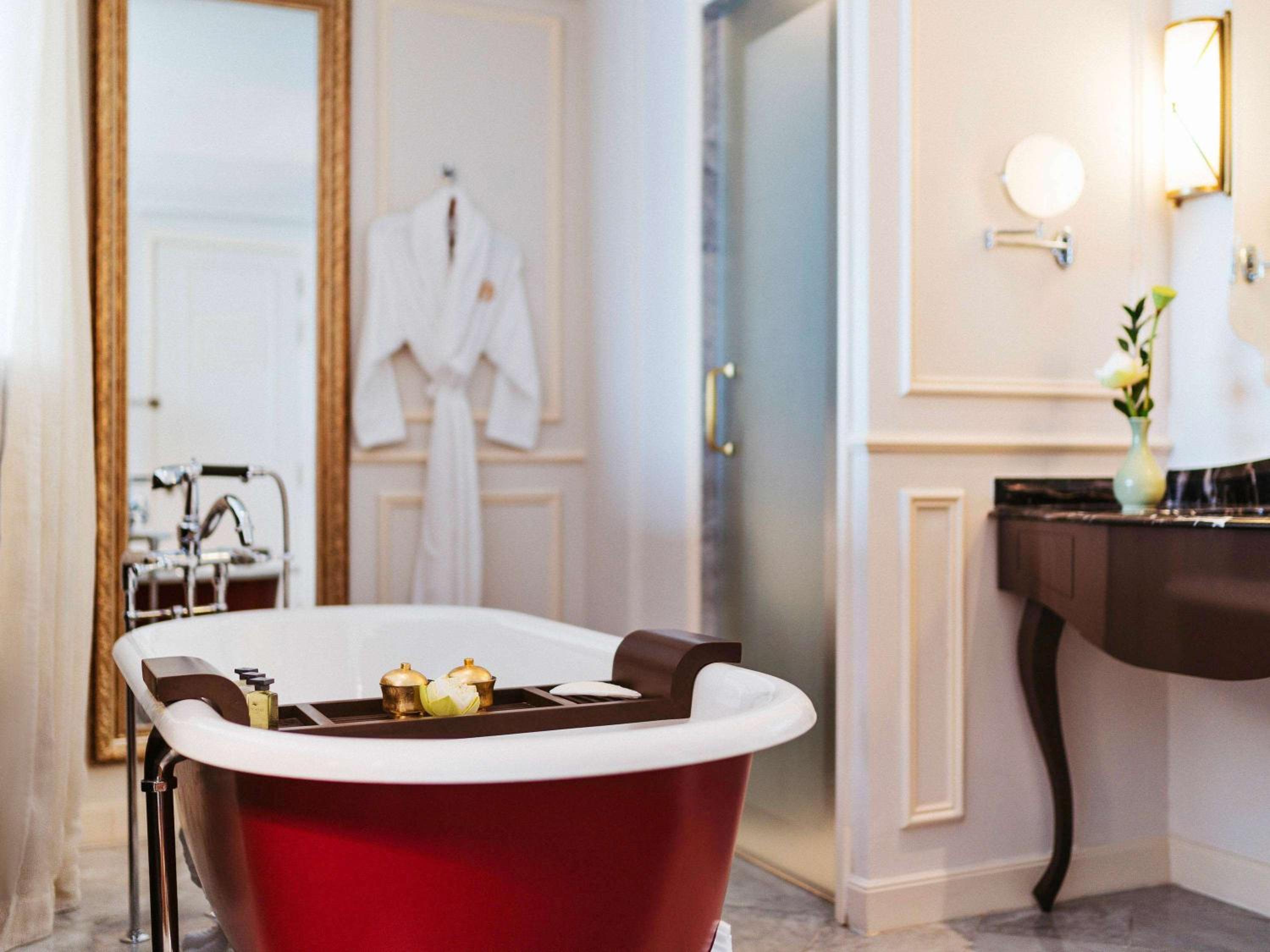 Sky Executive Grand Deluxe Room, 1 King Size Bed, High Floor, Lounge Access. photo 3