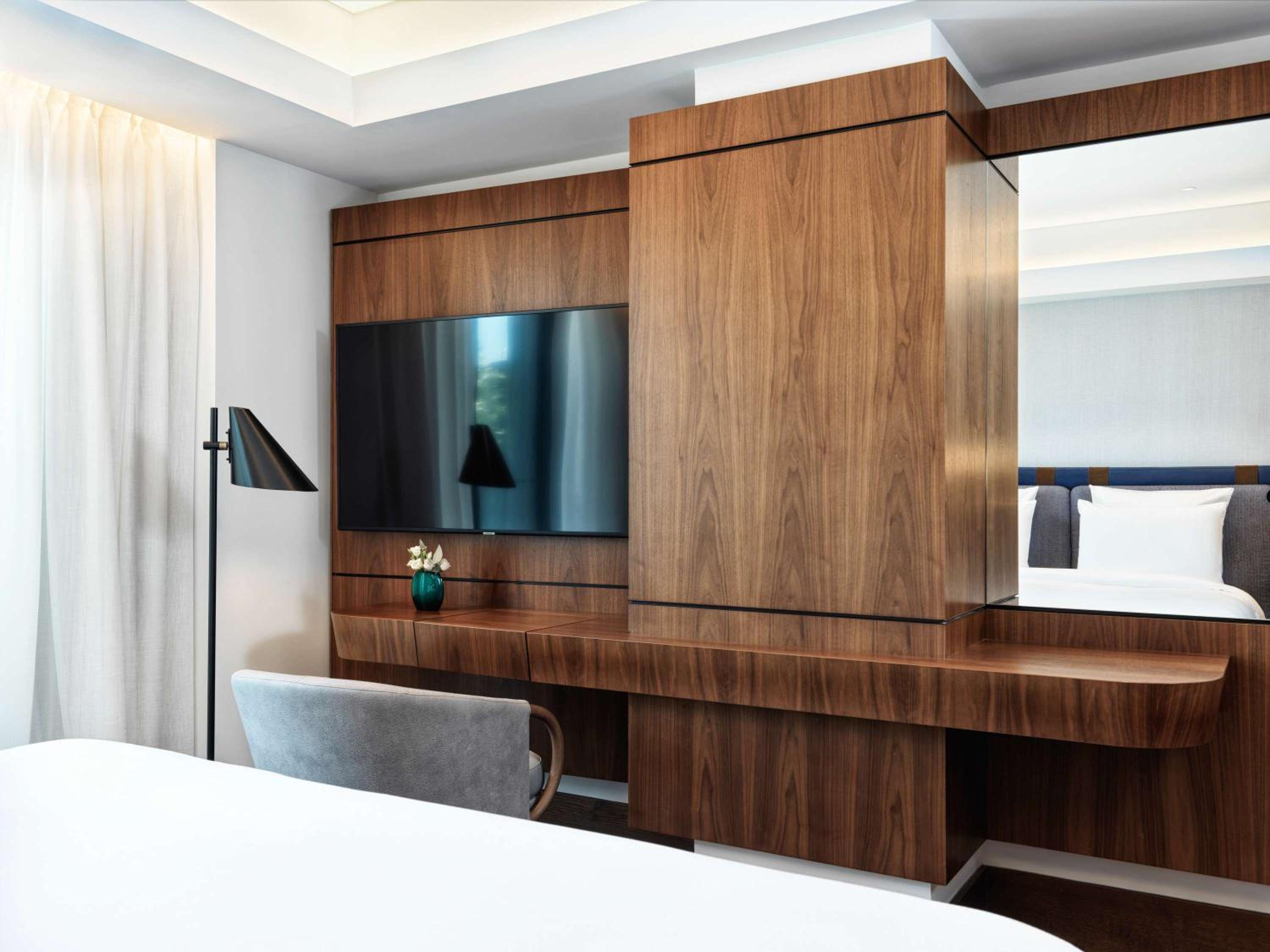 Deluxe King Room with Balcony