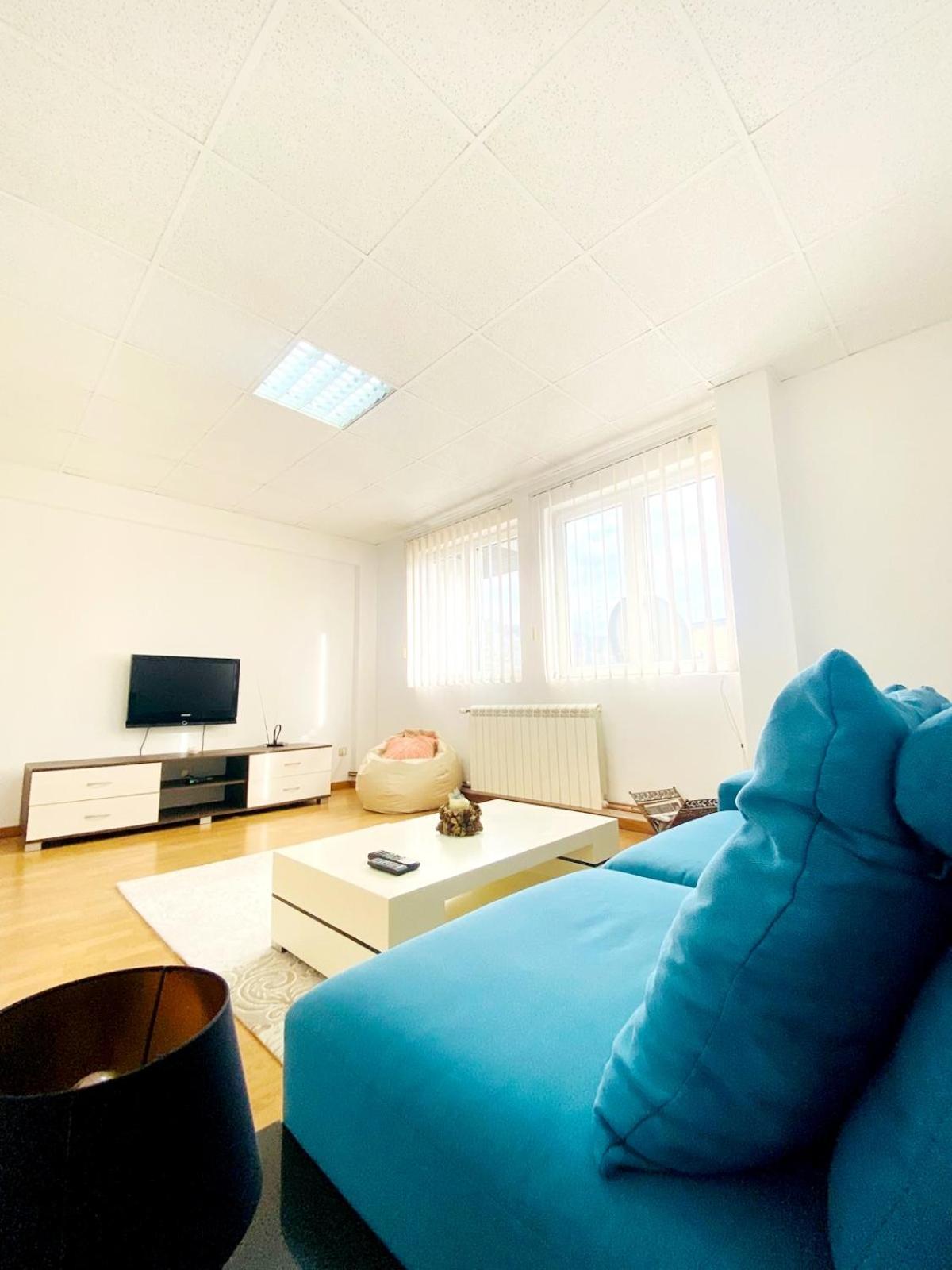 Deluxe One-Bedroom Apartment photo 2