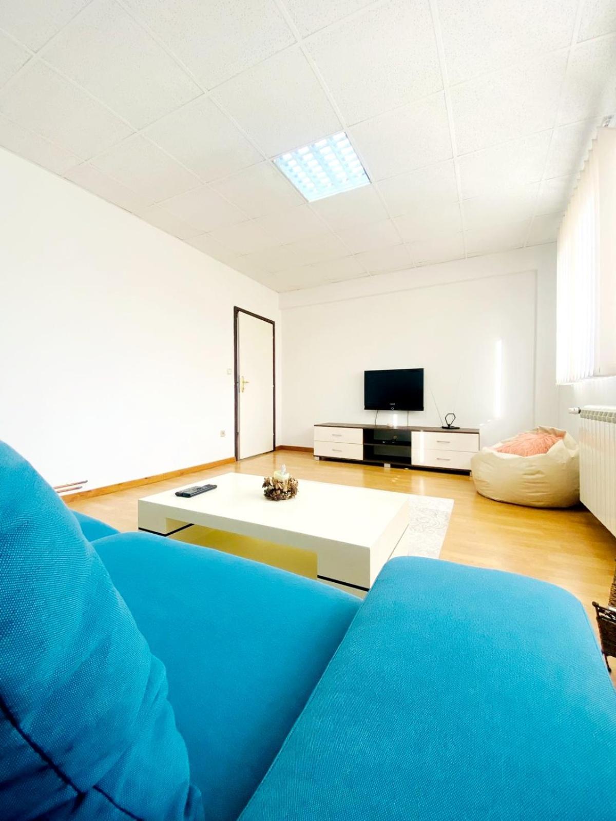 Deluxe One-Bedroom Apartment photo 3