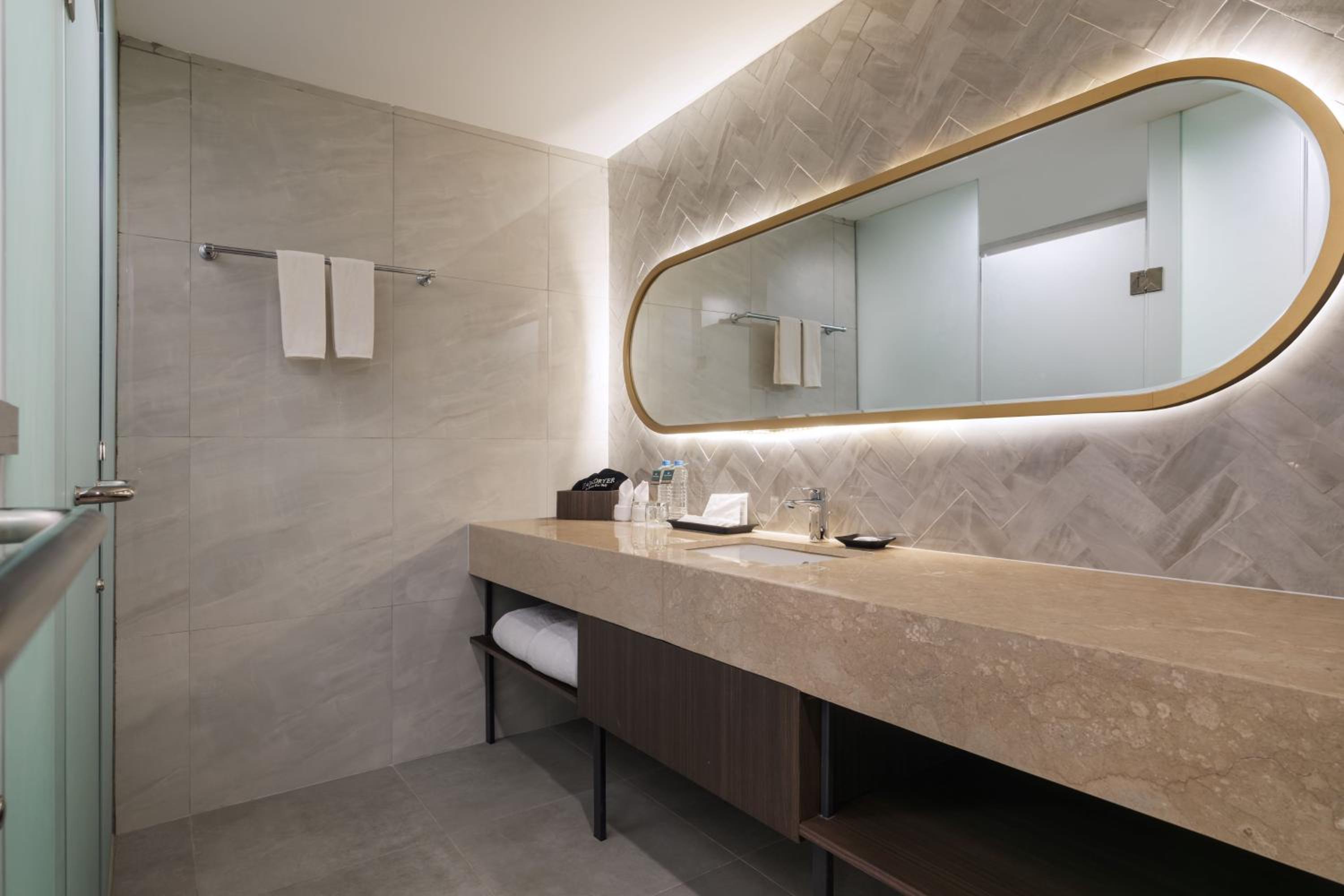 Suite - Photo 3