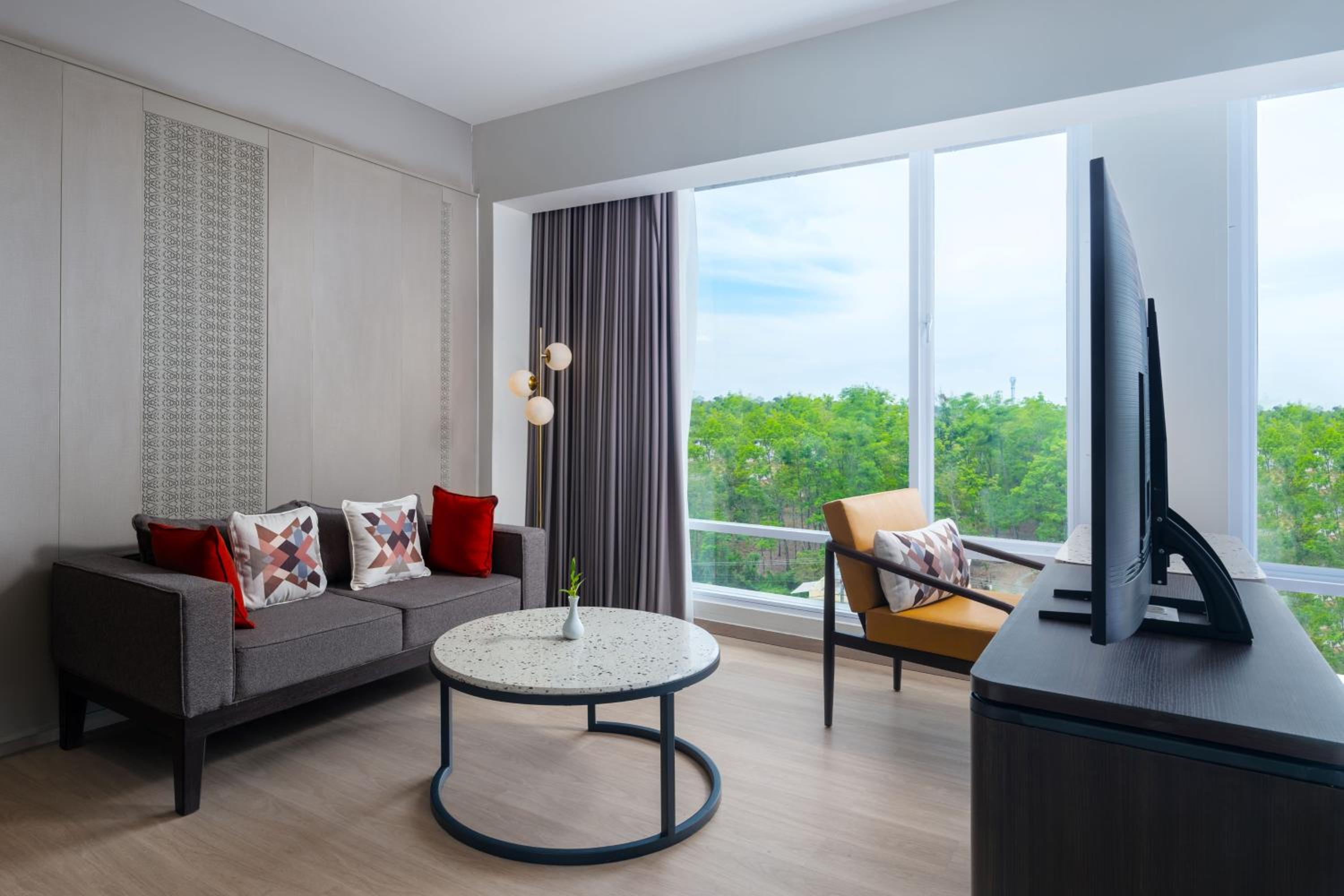 Suite - Photo 2