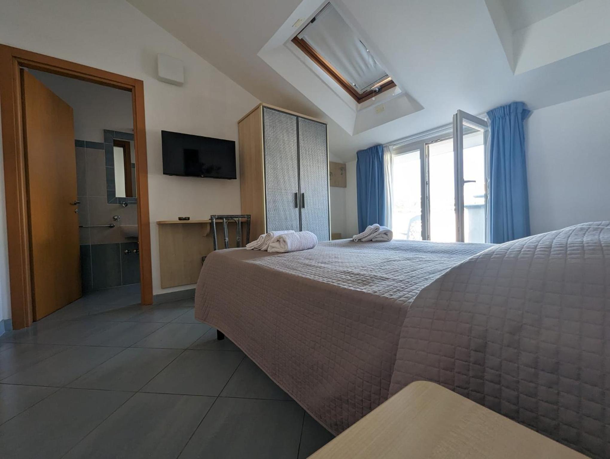 Classic Double or Twin Room with Sea View