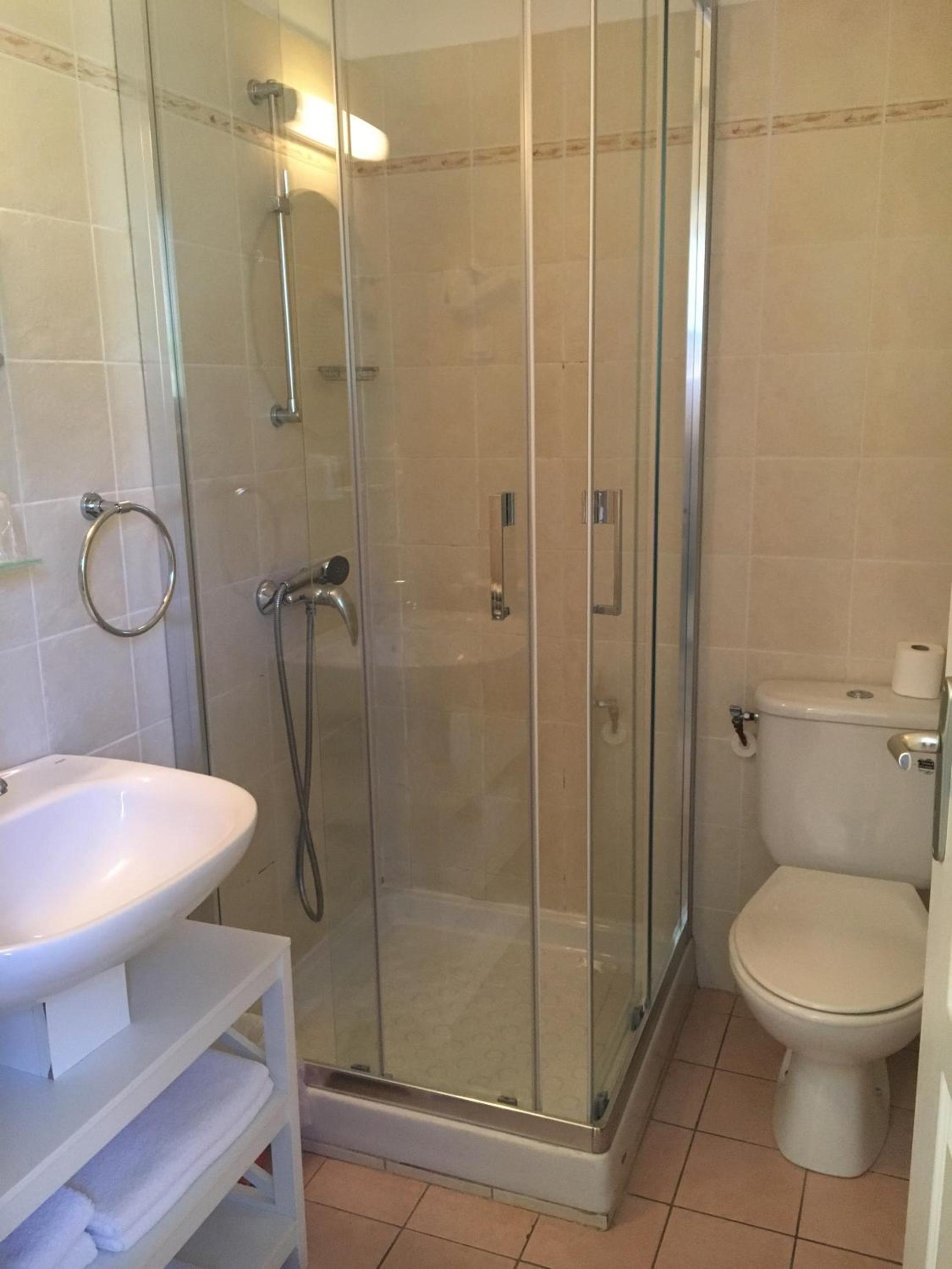 Double Room with Private Bathroom photo 2