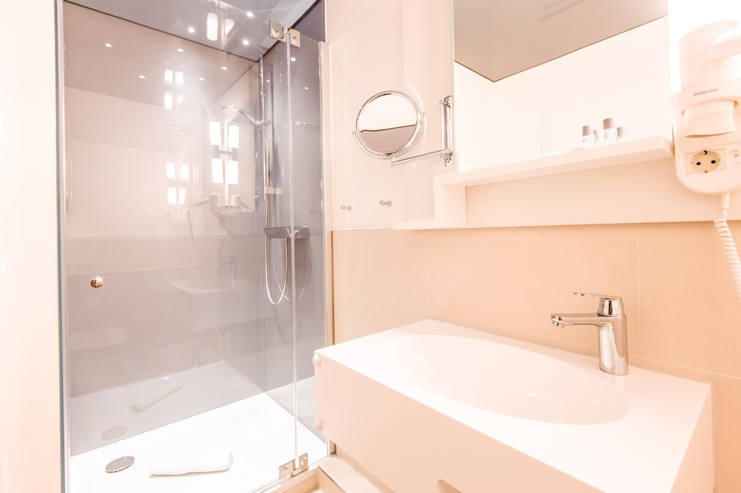 Double Room - Photo 9