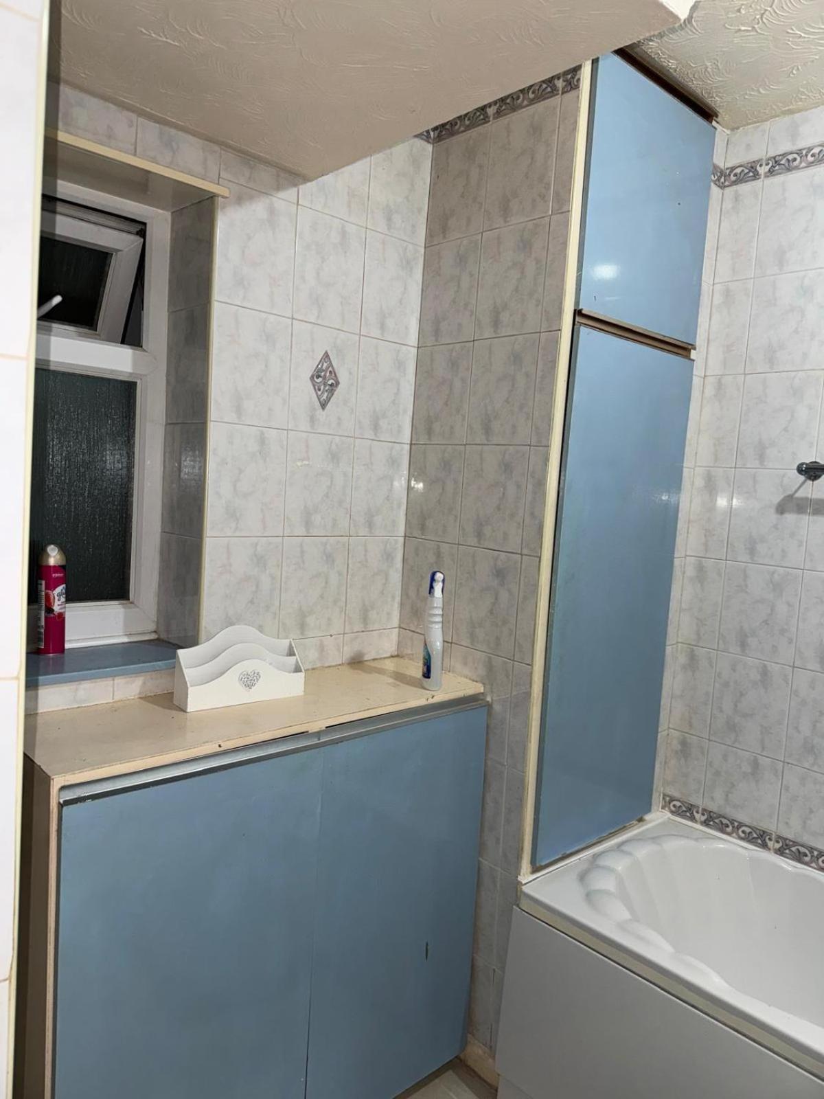 Double Room with Shared Bathroom photo 2