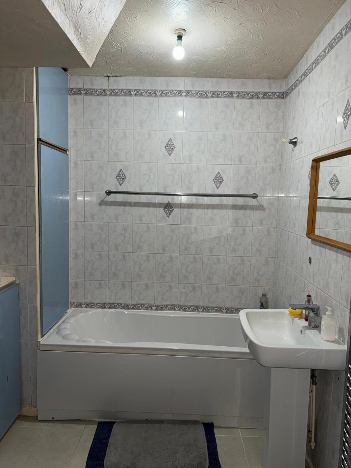 Double Room with Shared Bathroom photo 3