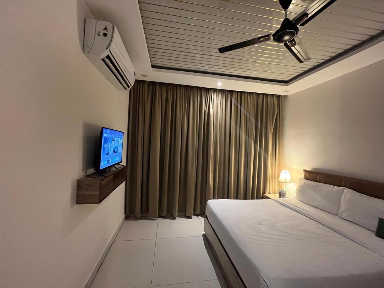 Deluxe Double Room - Photo 16