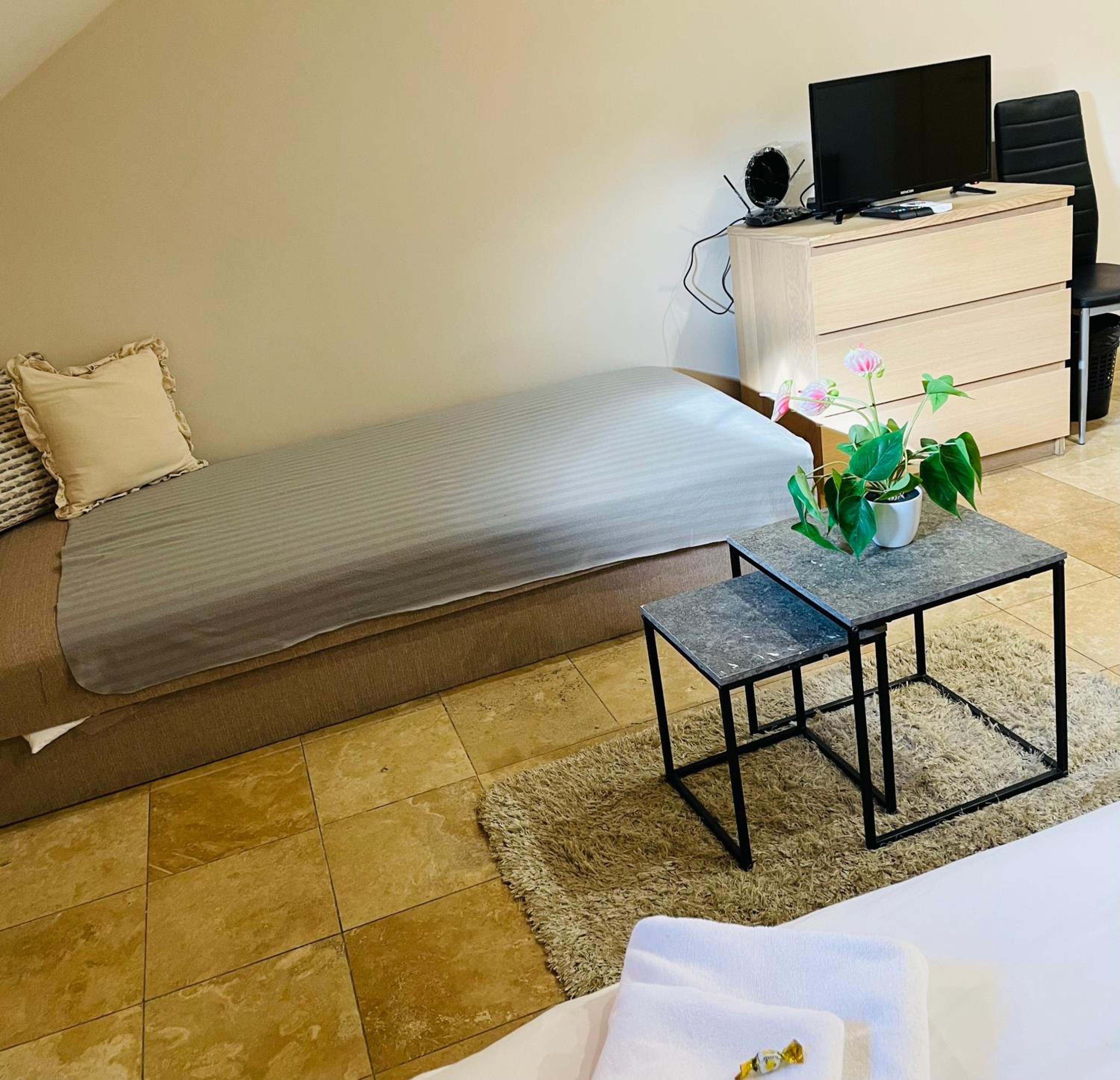 Studio Apartment photo 3
