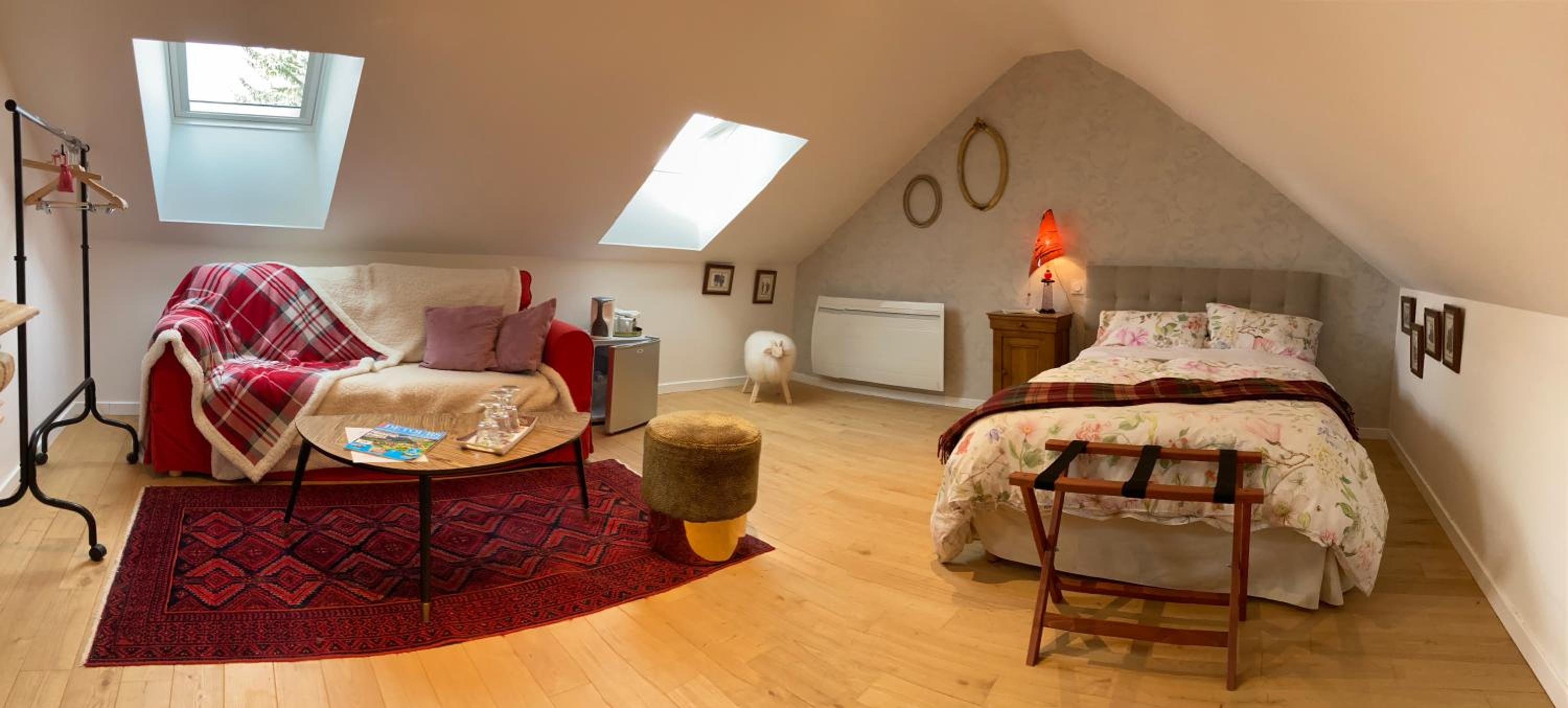 Deluxe Room (2 Adults + 1 Child) photo 2