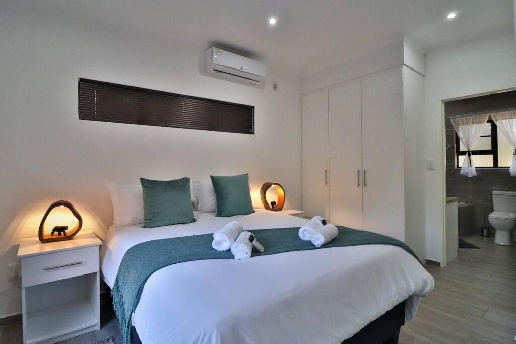 Three-Bedroom House photo 2