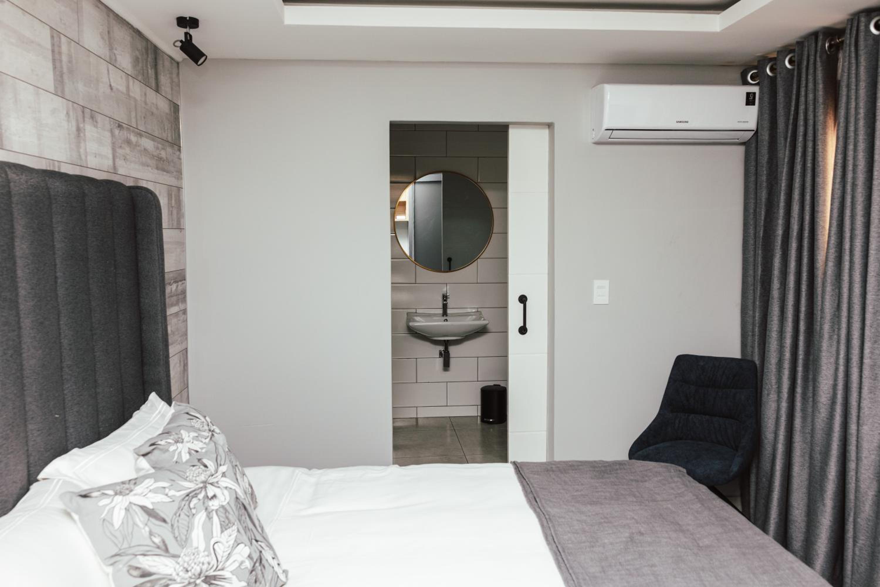 Standard Double Room photo 2