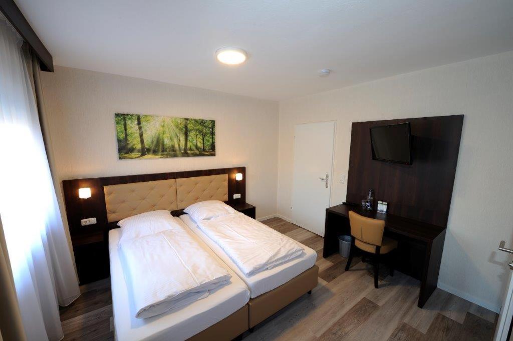 Double or Twin Room with Bathroom photo 2
