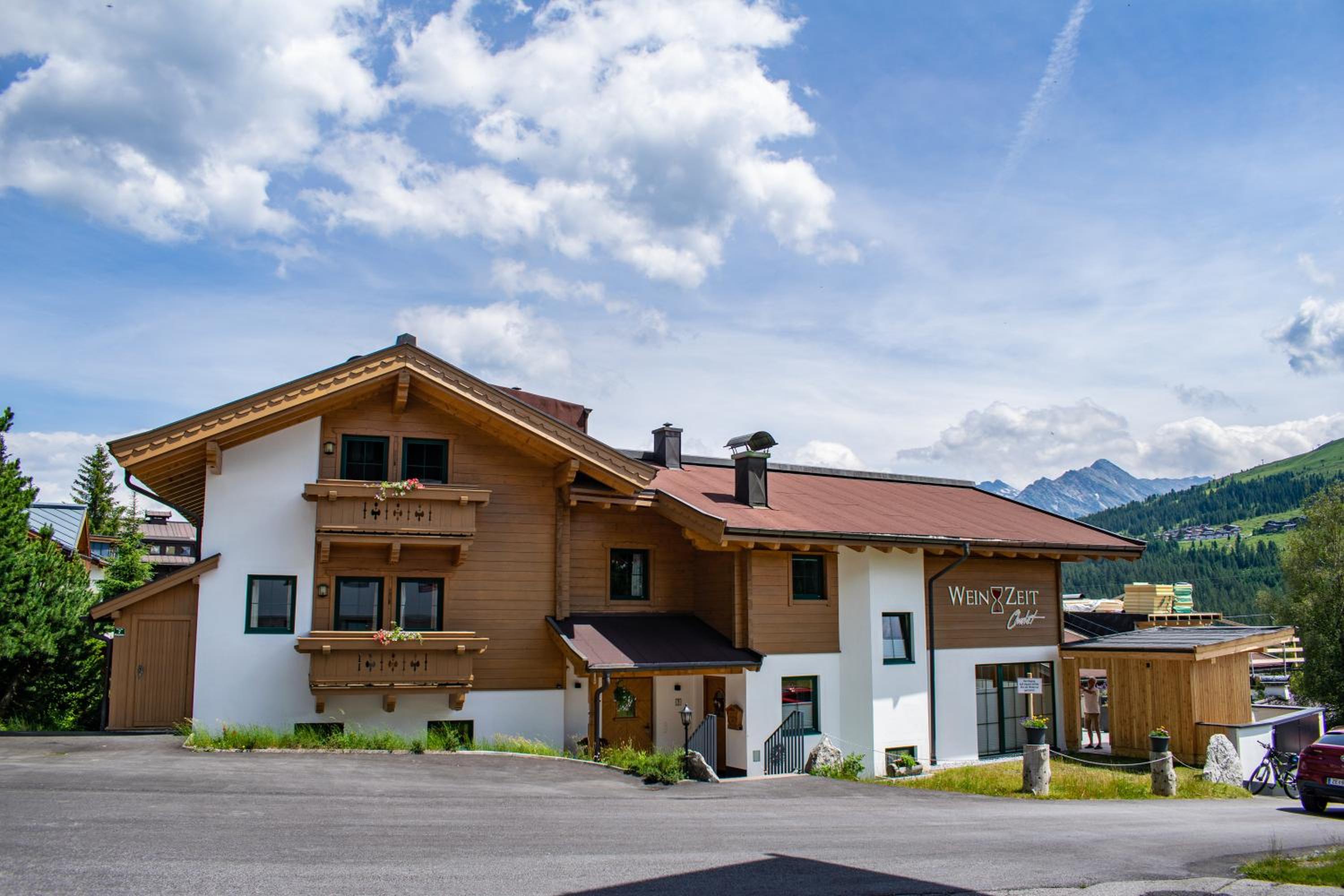 Two-Bedroom Apartment with Mountain View photo 3