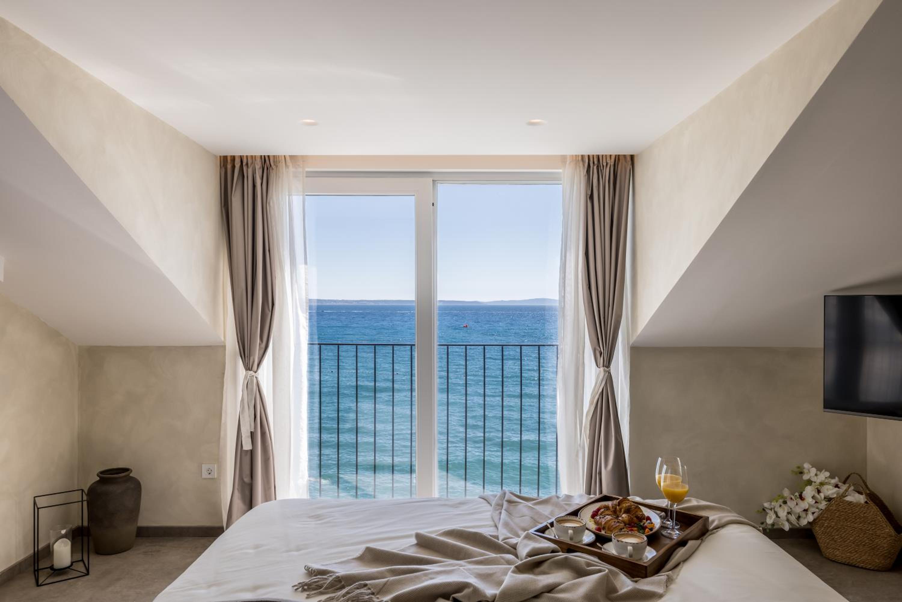 King Suite with Sea View photo 2