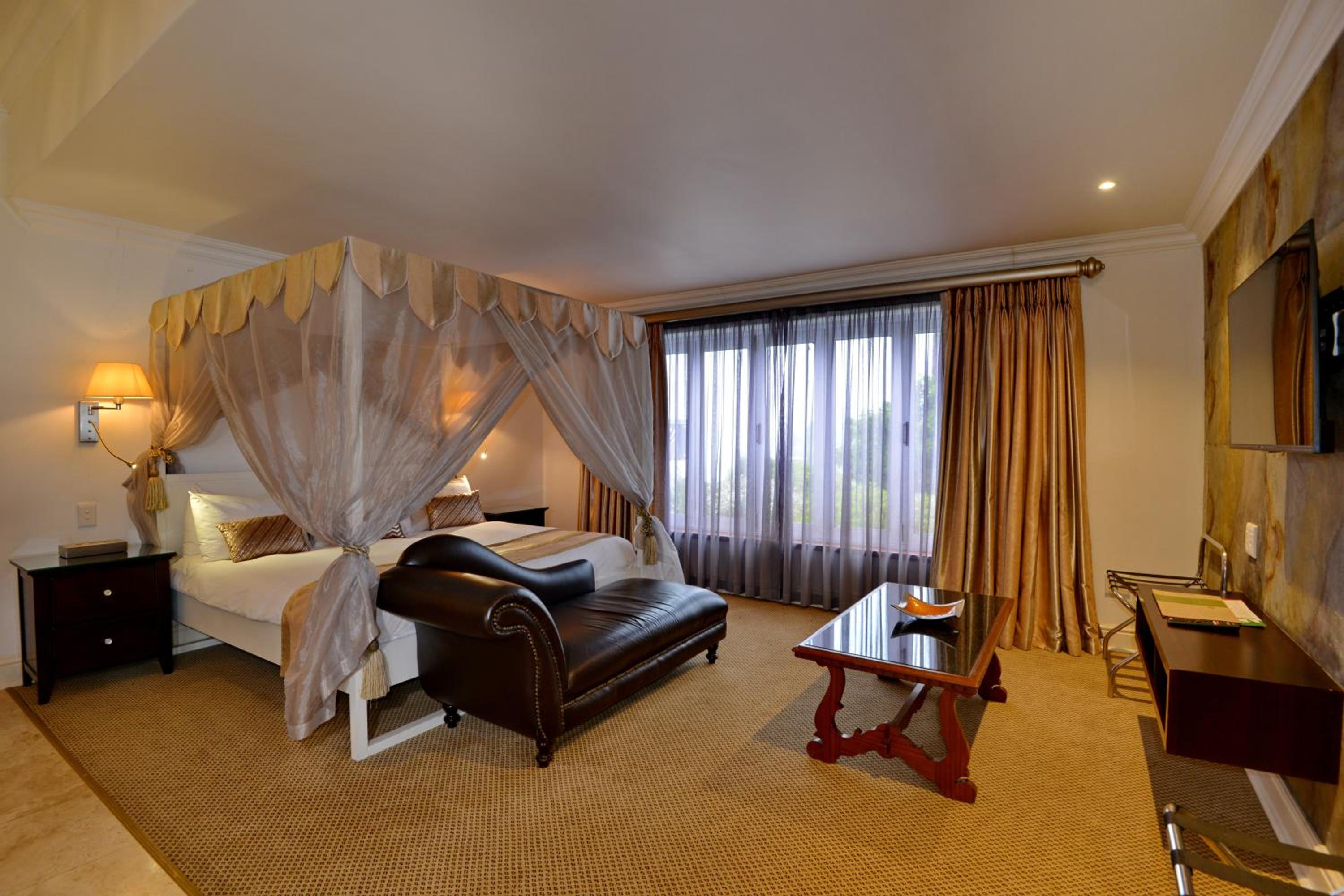 Presidential Suite with Mountain View photo 2