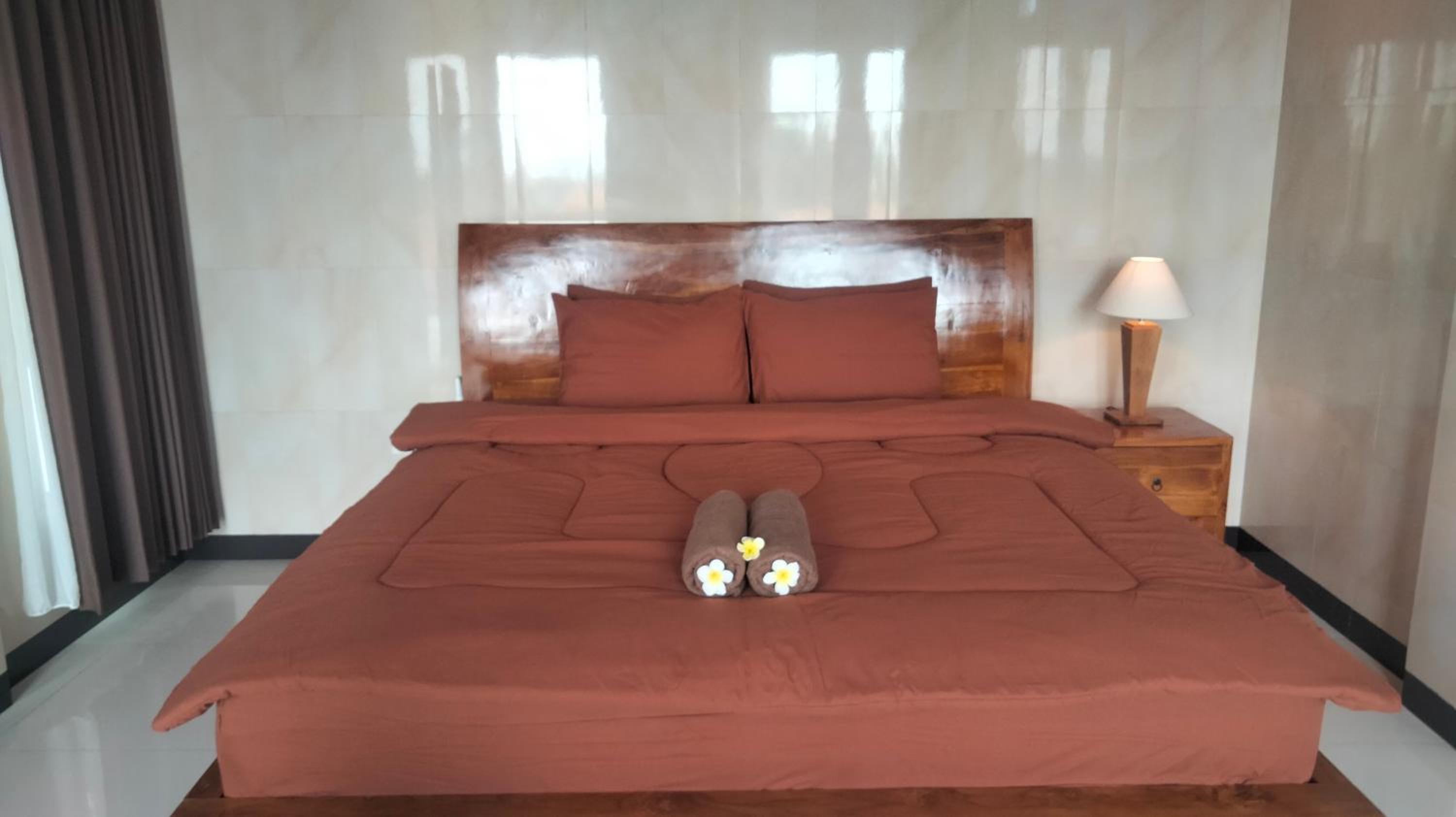 Deluxe Room (2 Adults + 1 Child)