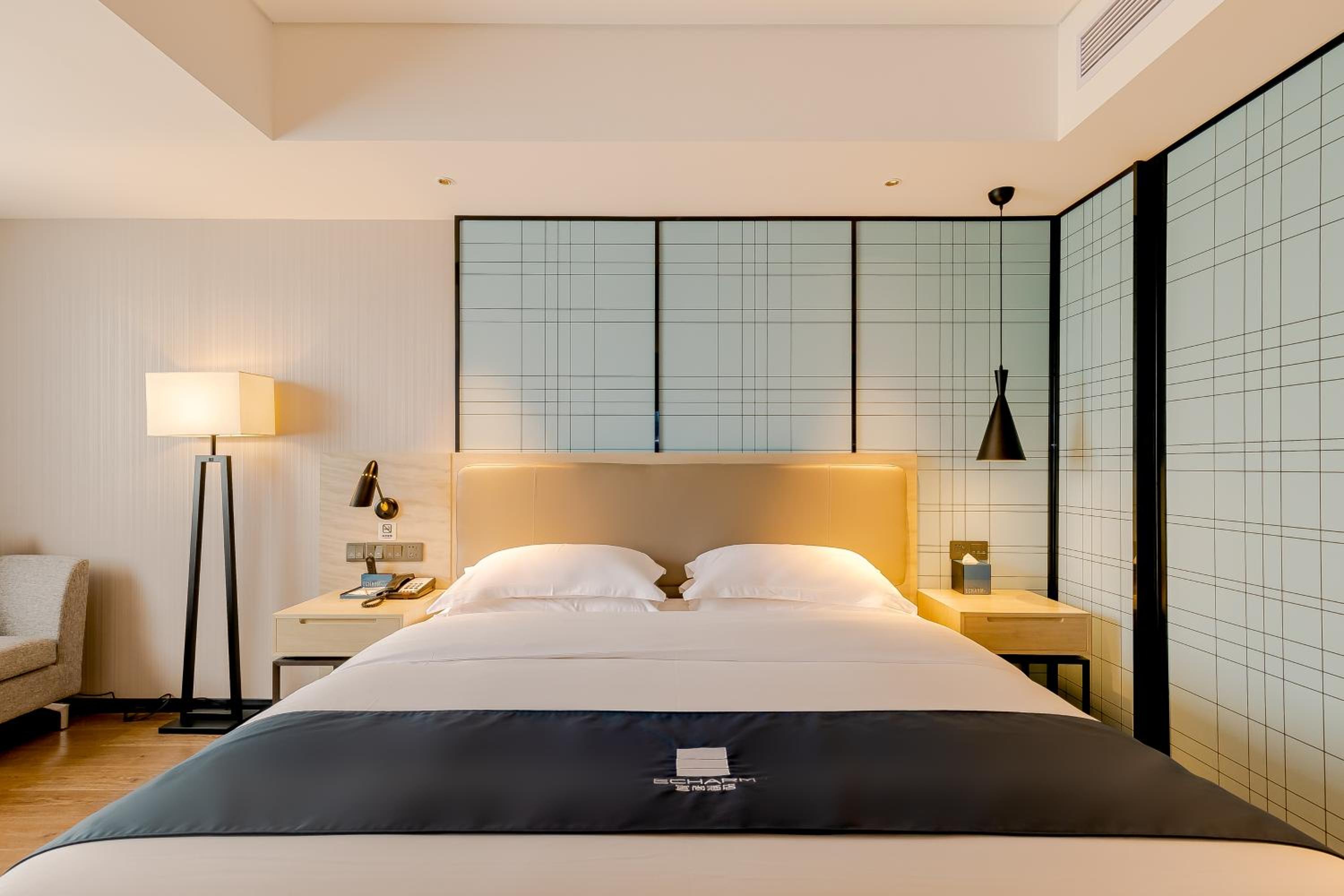 Deluxe Queen Room photo 1