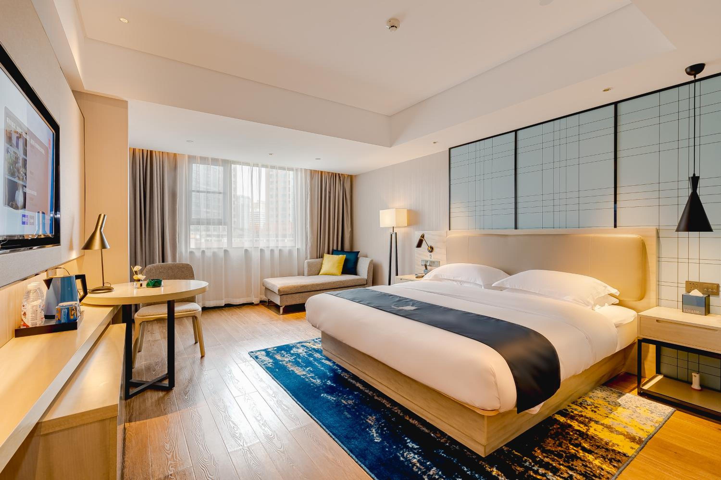 Deluxe Queen Room photo 2