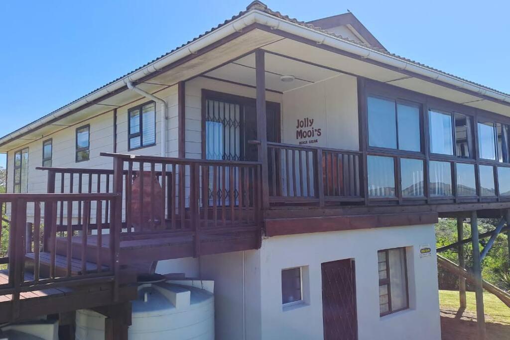 Four-Bedroom House photo 2