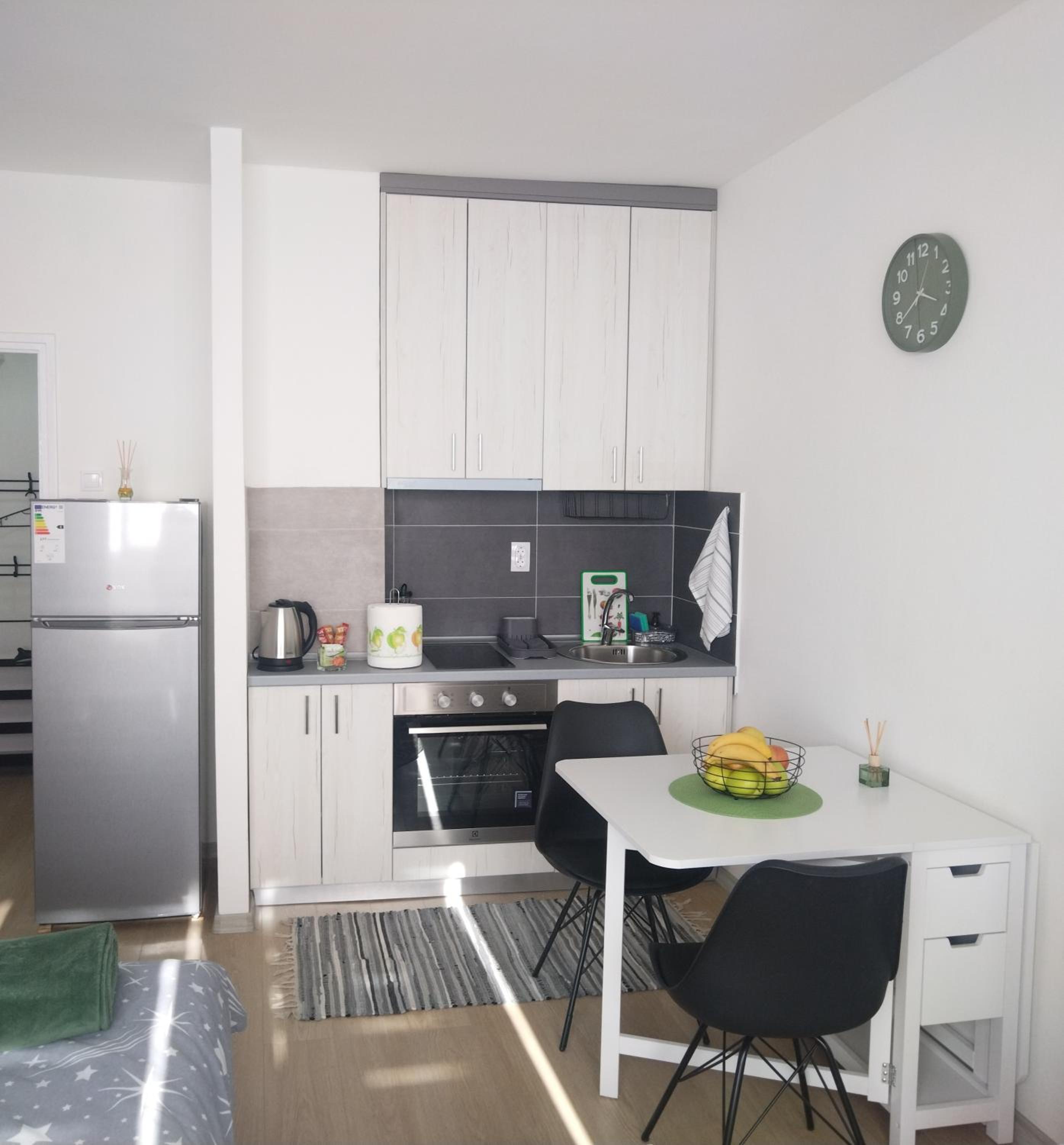 One-Bedroom Apartment photo 2
