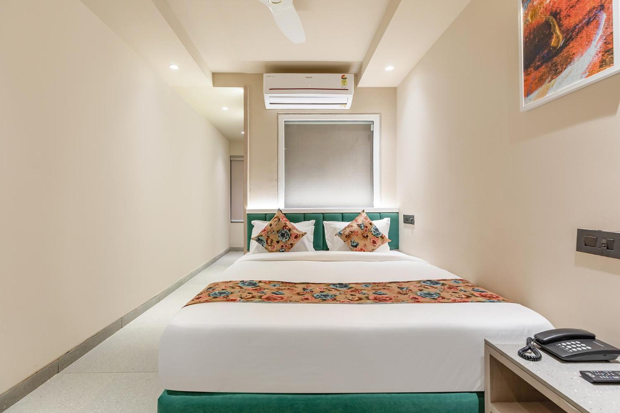Deluxe Room - Photo 3