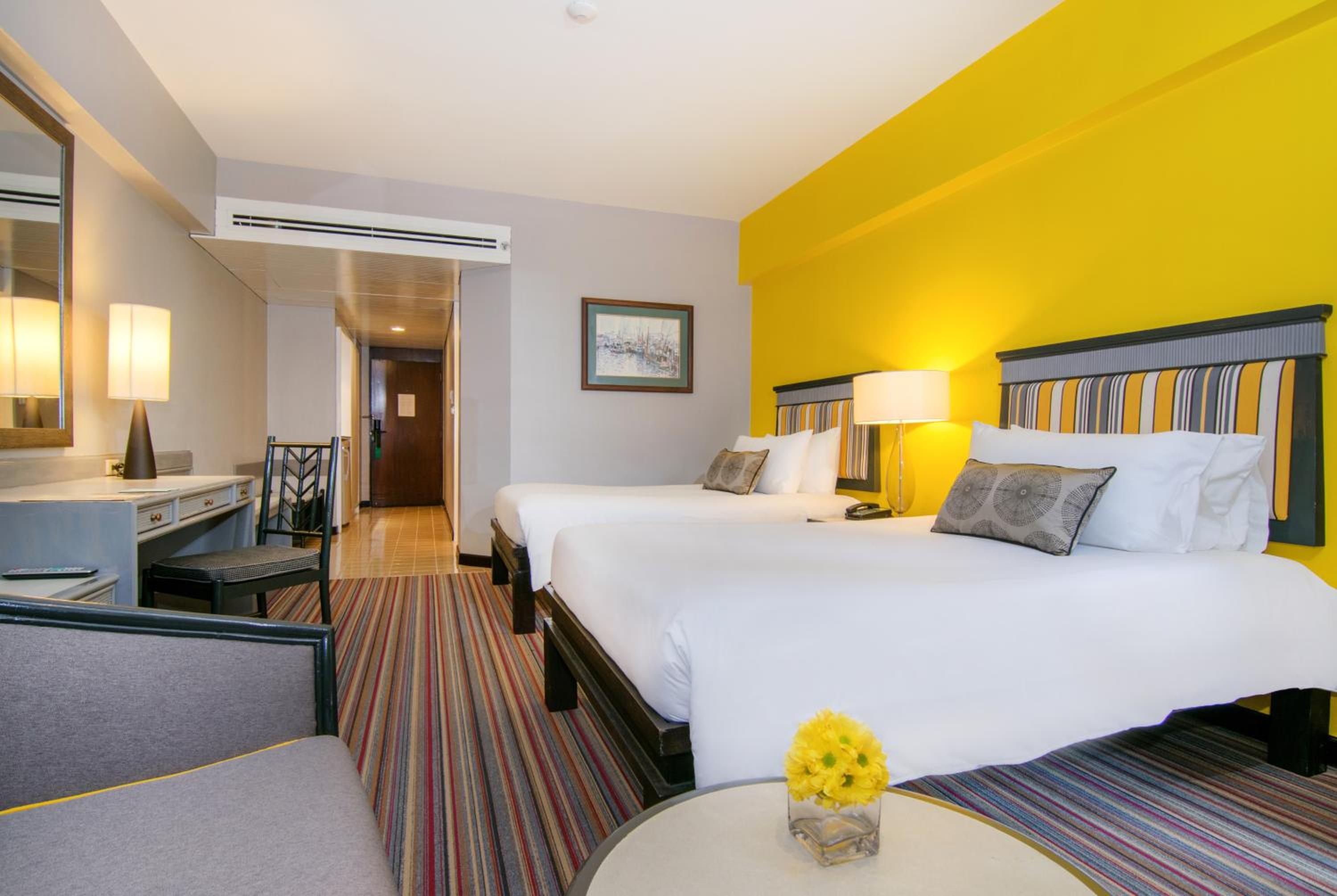 Deluxe City View Twin Bed - Photo 5