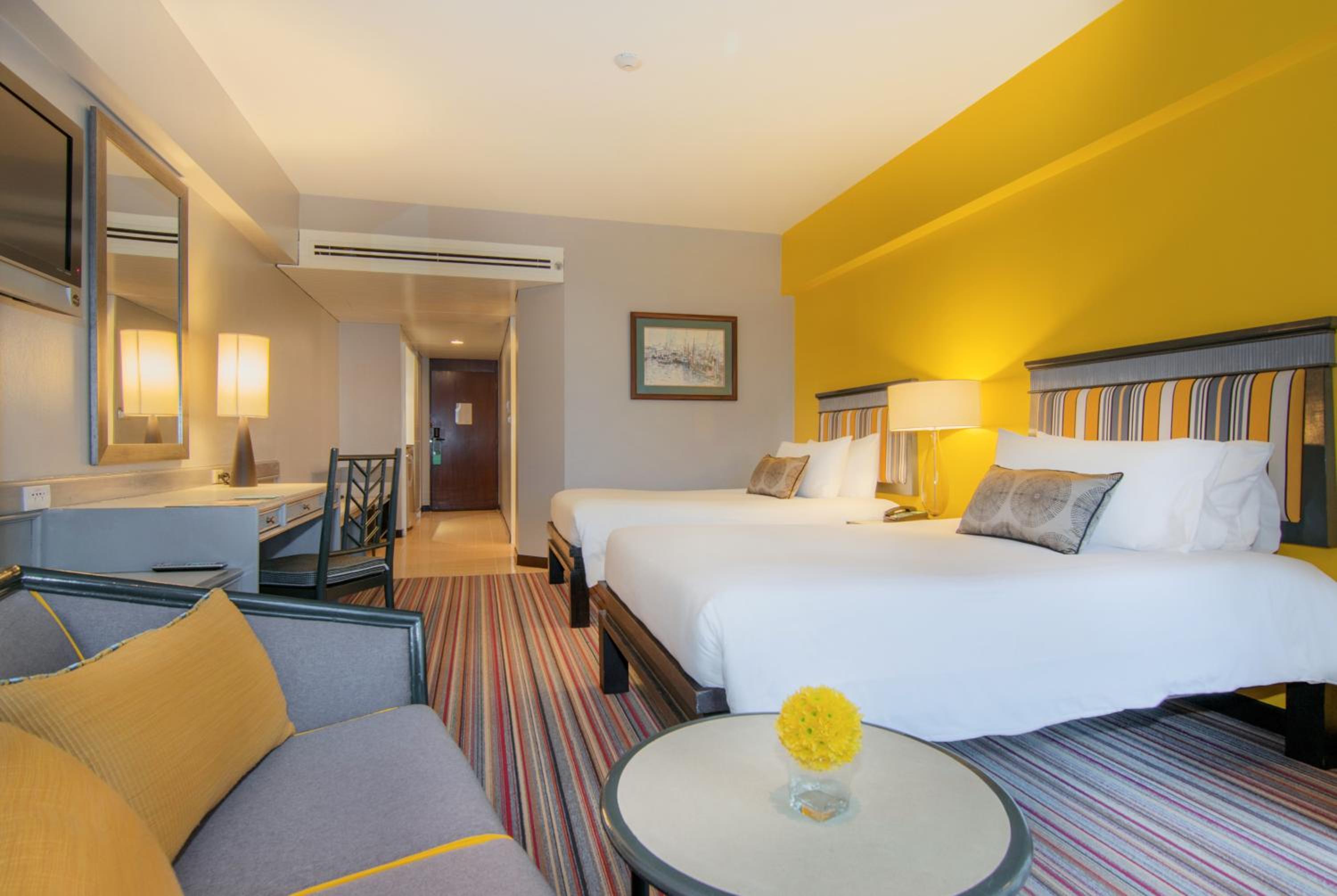 Deluxe City View Twin Bed - Photo 6