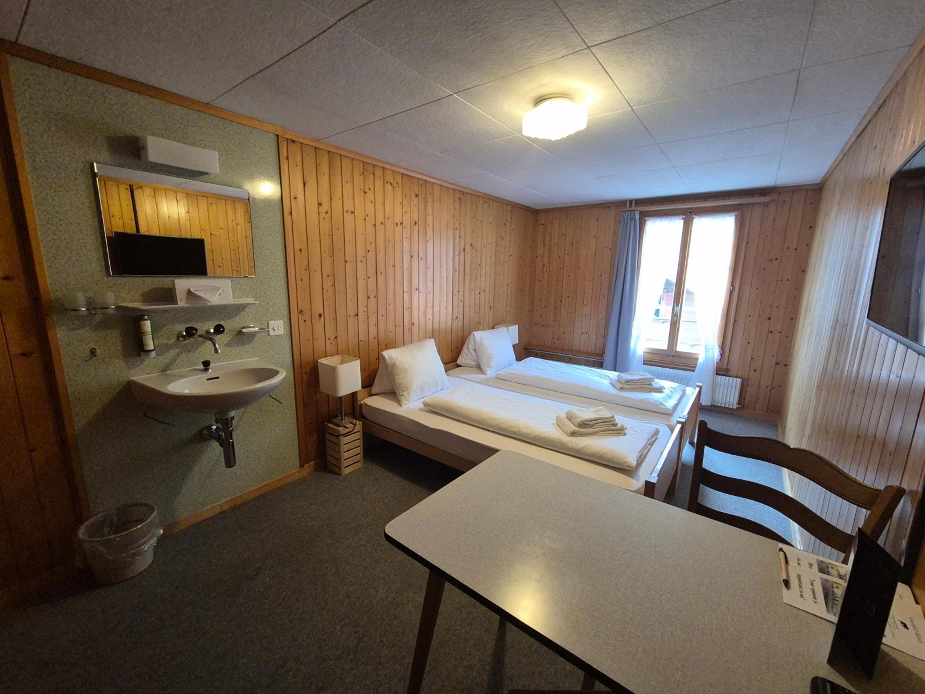Single Room with Shared Bathroom photo 3
