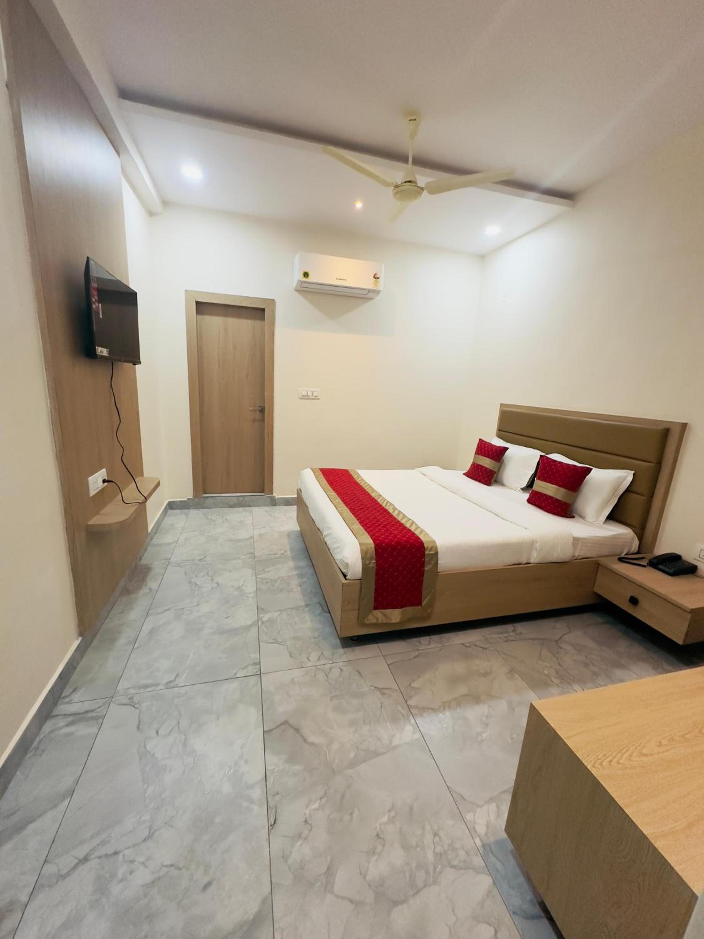 Deluxe Double Room photo 2
