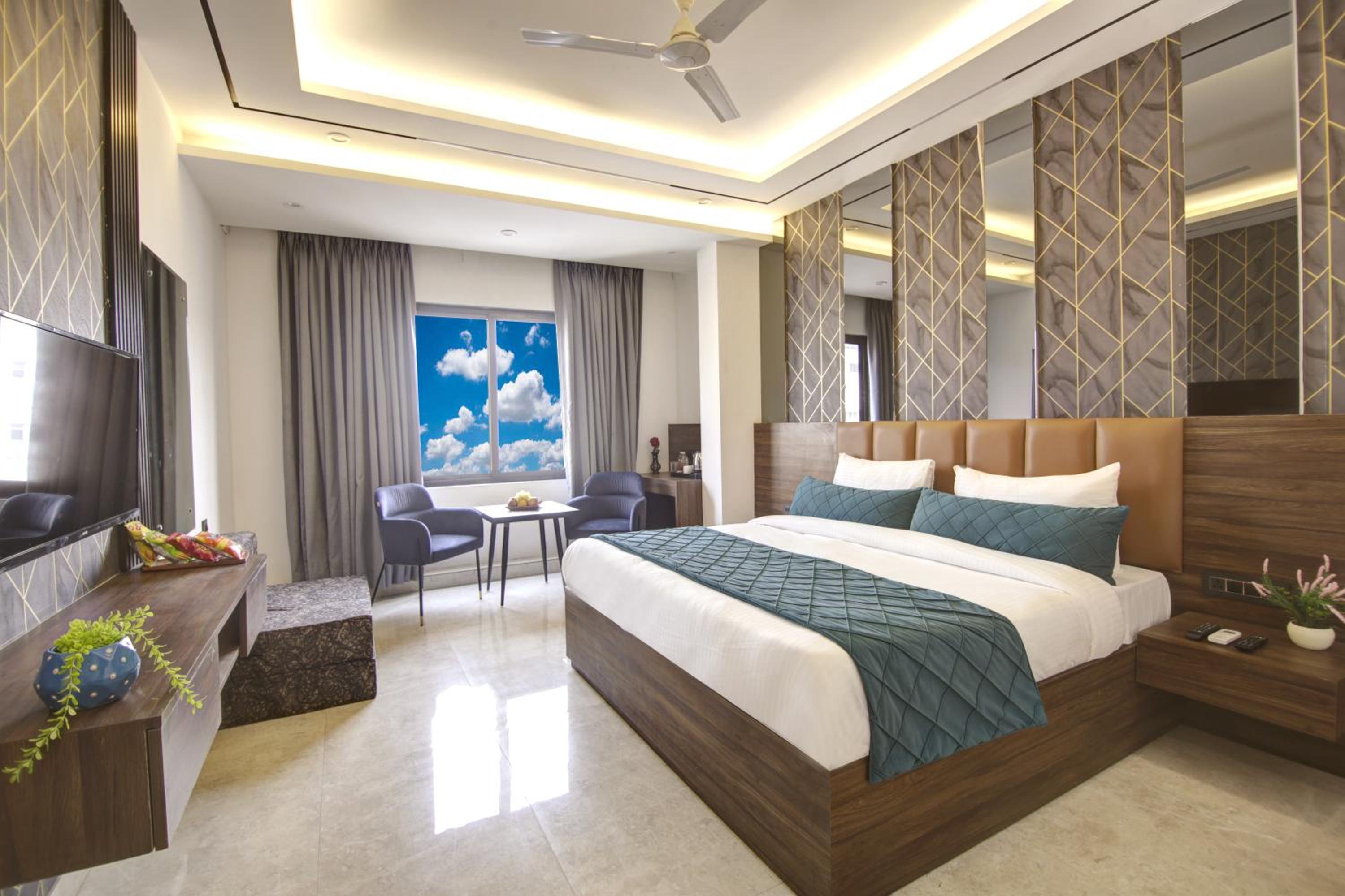 Deluxe King Room photo 1